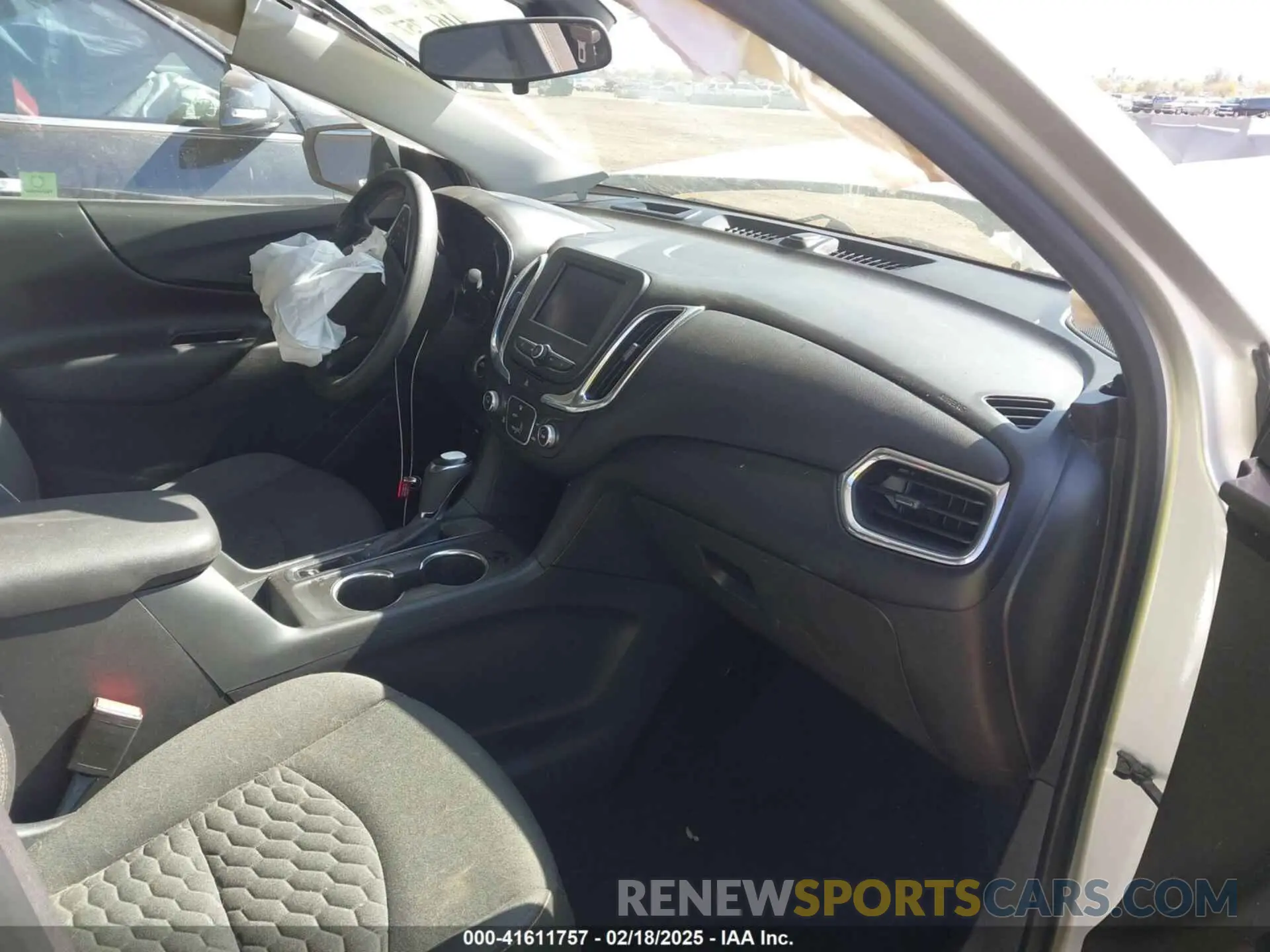 5 Photograph of a damaged car 3GNAXKEV3LS606963 CHEVROLET EQUINOX 2020