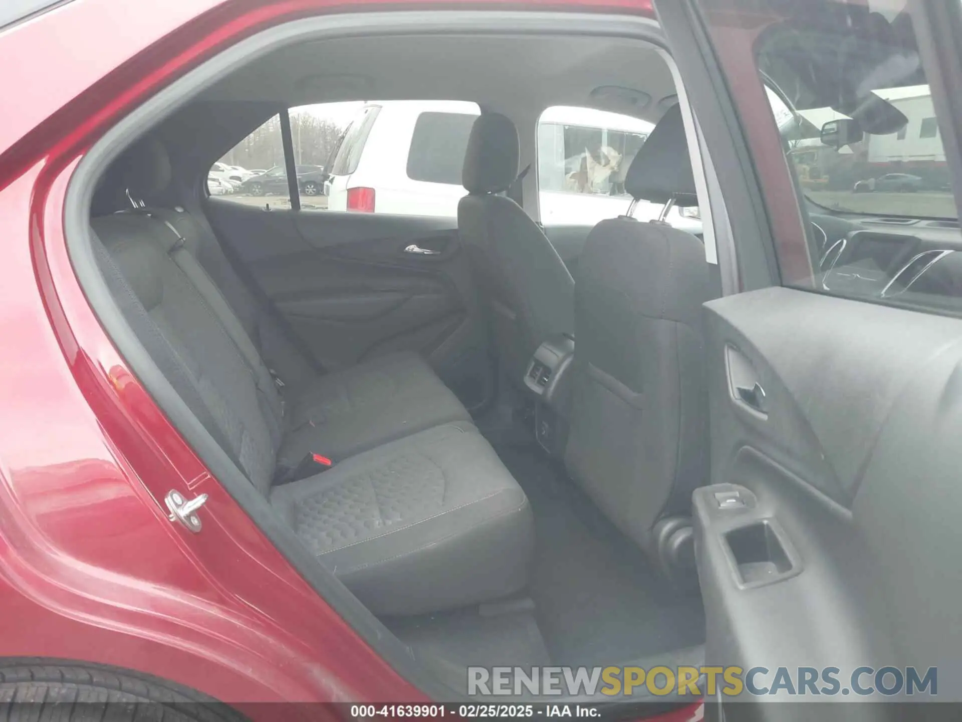8 Photograph of a damaged car 3GNAXKEV3LS646105 CHEVROLET EQUINOX 2020