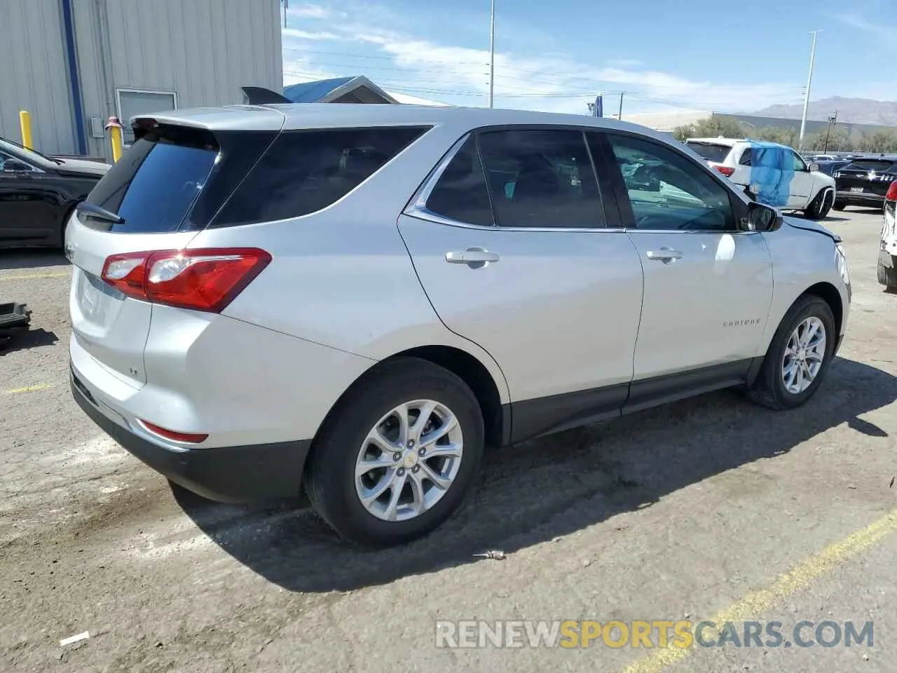 3 Photograph of a damaged car 3GNAXKEV3LS667505 CHEVROLET EQUINOX 2020