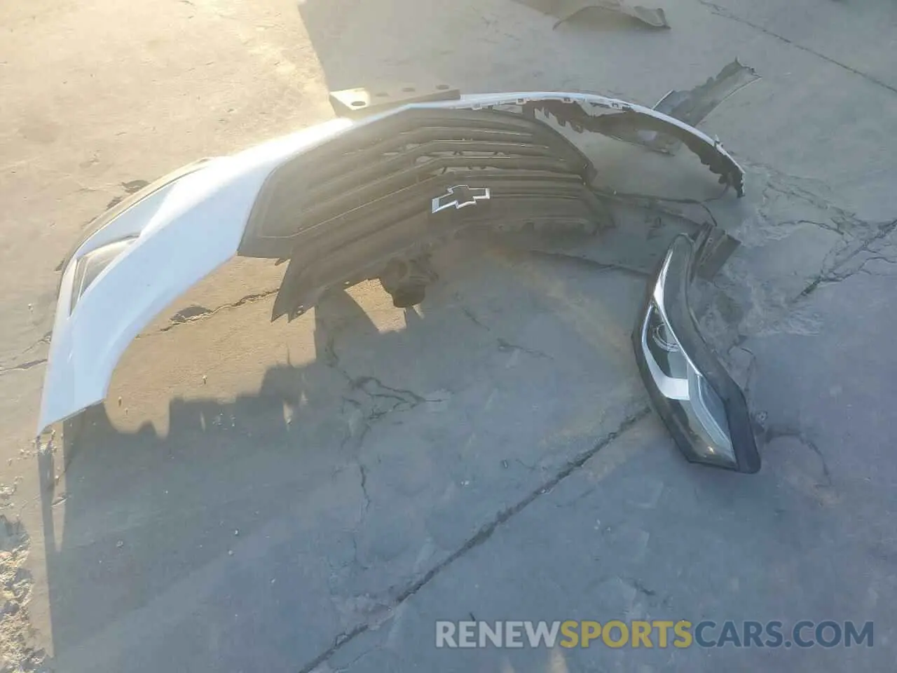 13 Photograph of a damaged car 3GNAXKEV3LS715584 CHEVROLET EQUINOX 2020