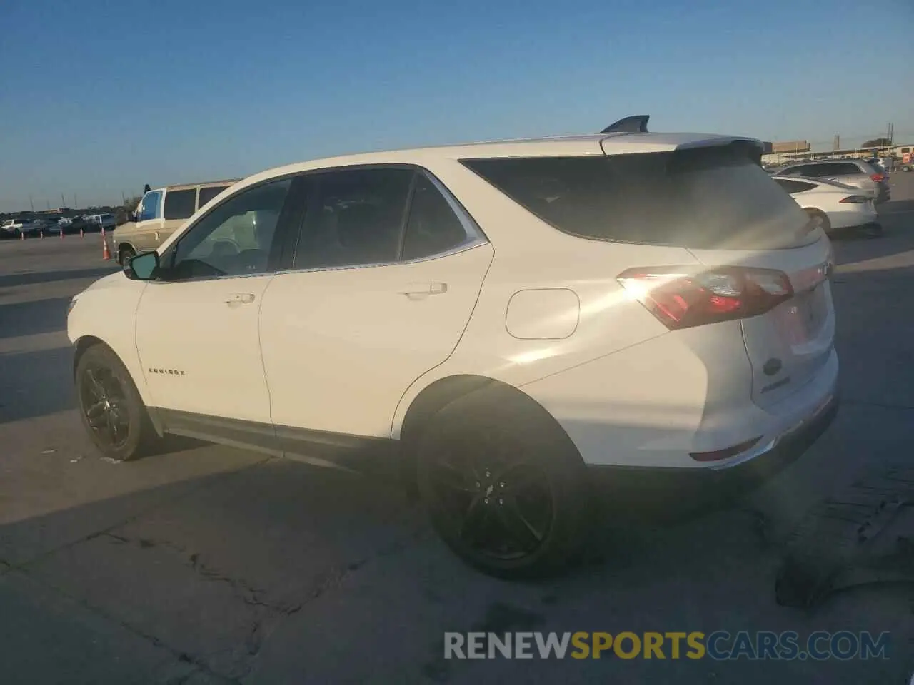 2 Photograph of a damaged car 3GNAXKEV3LS715584 CHEVROLET EQUINOX 2020