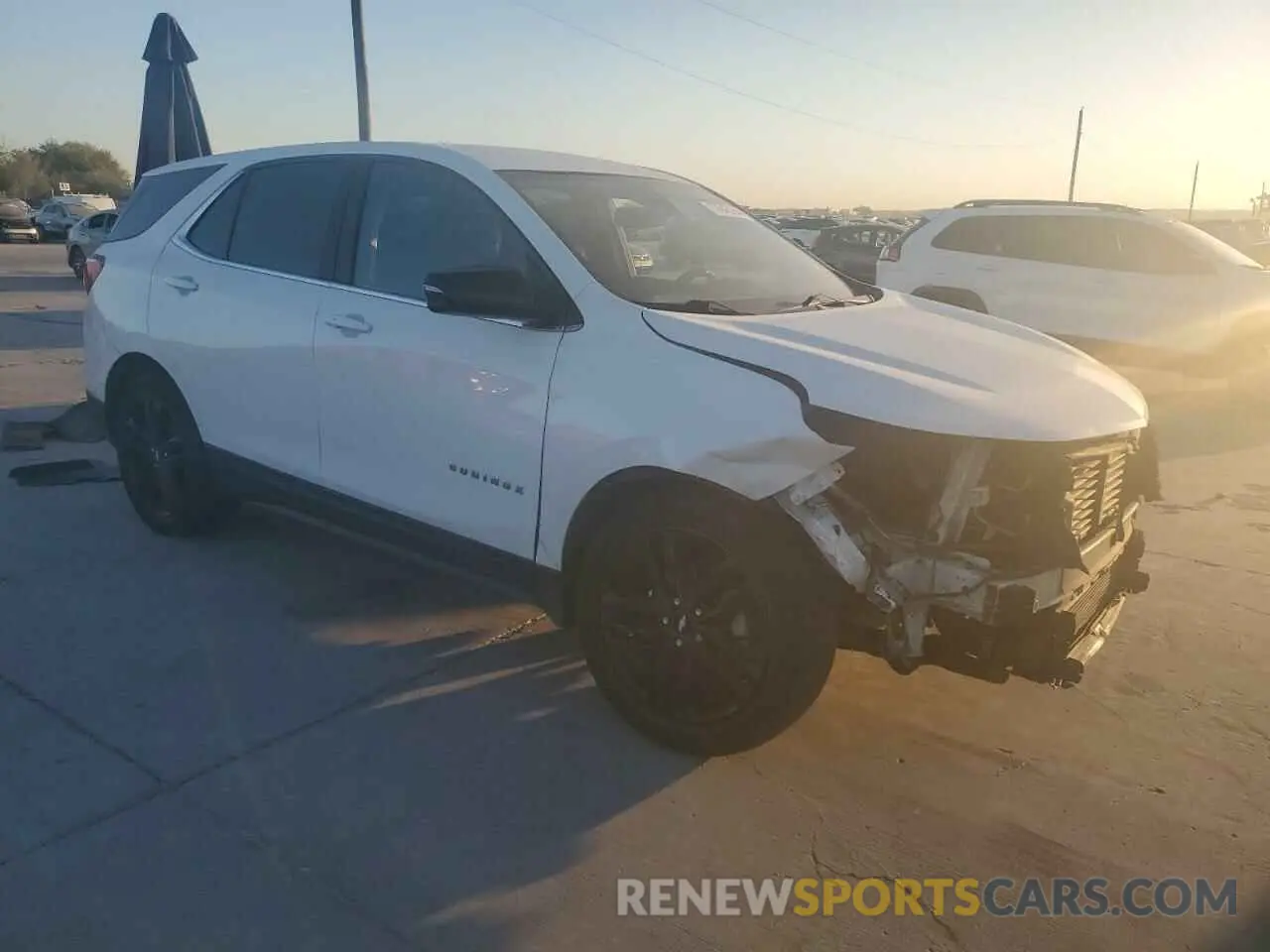 4 Photograph of a damaged car 3GNAXKEV3LS715584 CHEVROLET EQUINOX 2020