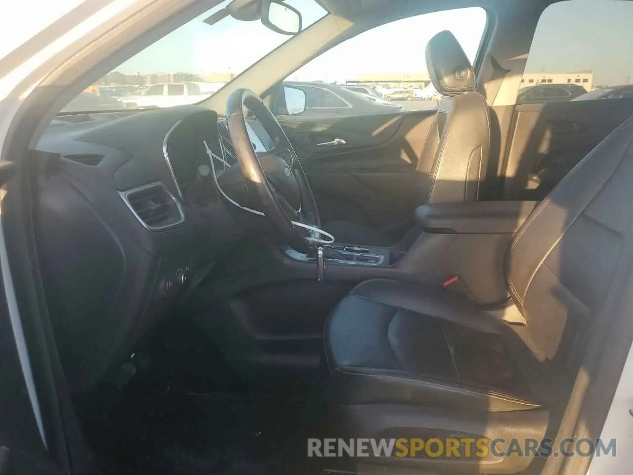 7 Photograph of a damaged car 3GNAXKEV3LS715584 CHEVROLET EQUINOX 2020