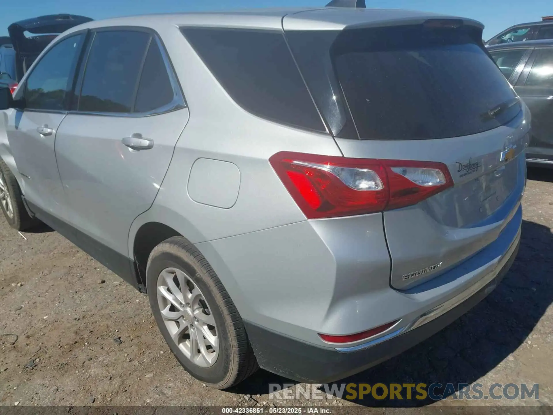 3 Photograph of a damaged car 3GNAXKEV4LL113478 CHEVROLET EQUINOX 2020