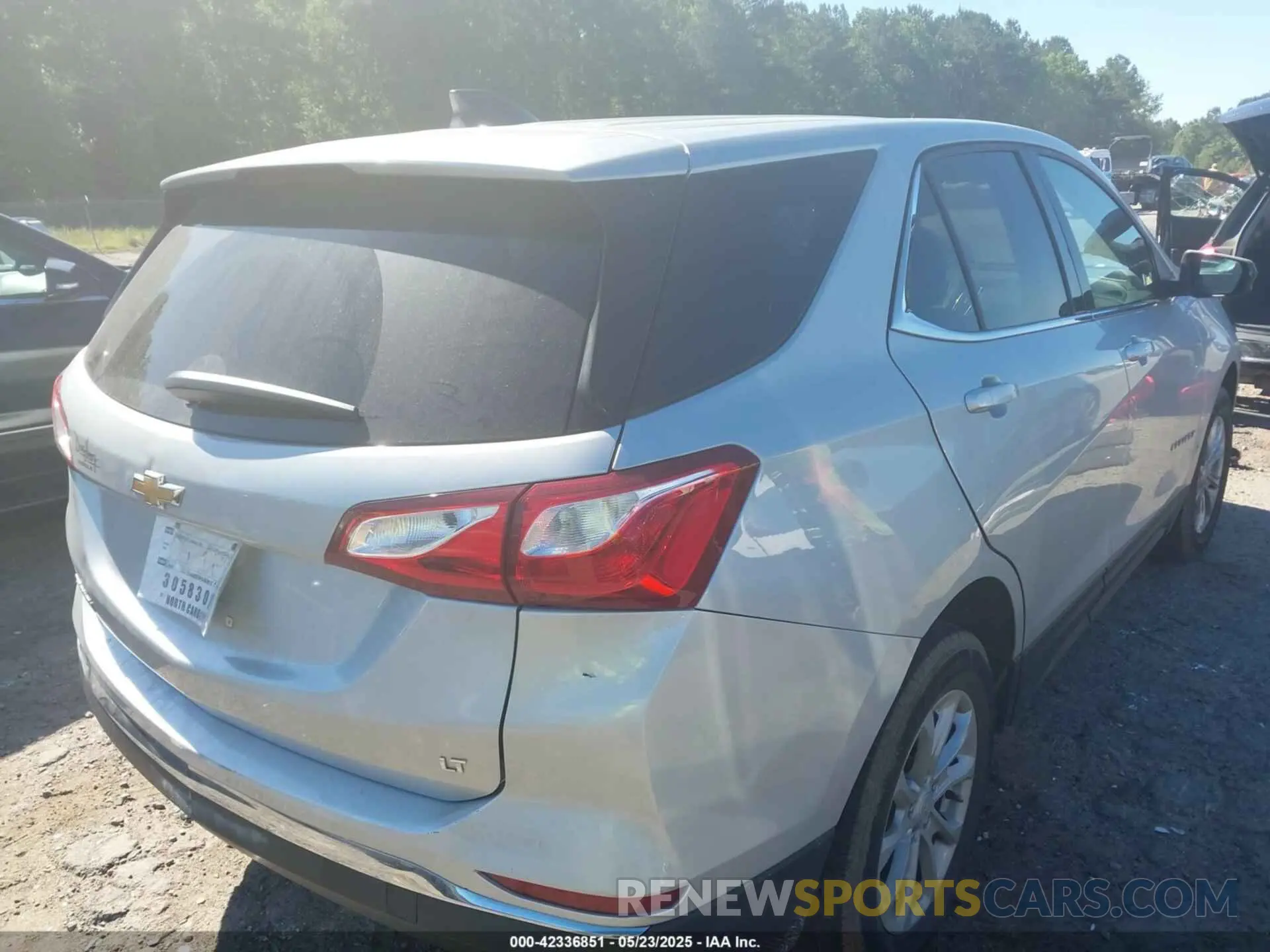 4 Photograph of a damaged car 3GNAXKEV4LL113478 CHEVROLET EQUINOX 2020