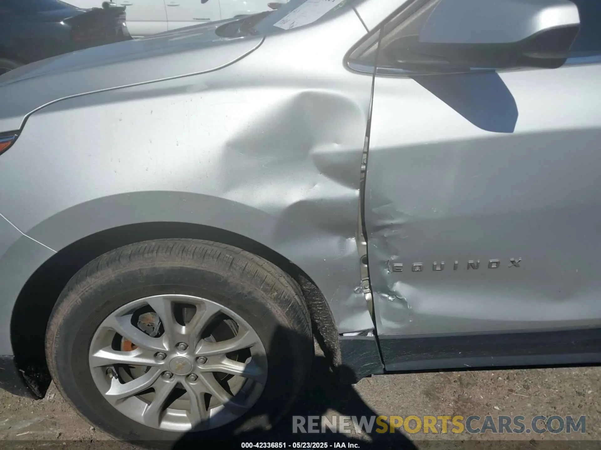 6 Photograph of a damaged car 3GNAXKEV4LL113478 CHEVROLET EQUINOX 2020