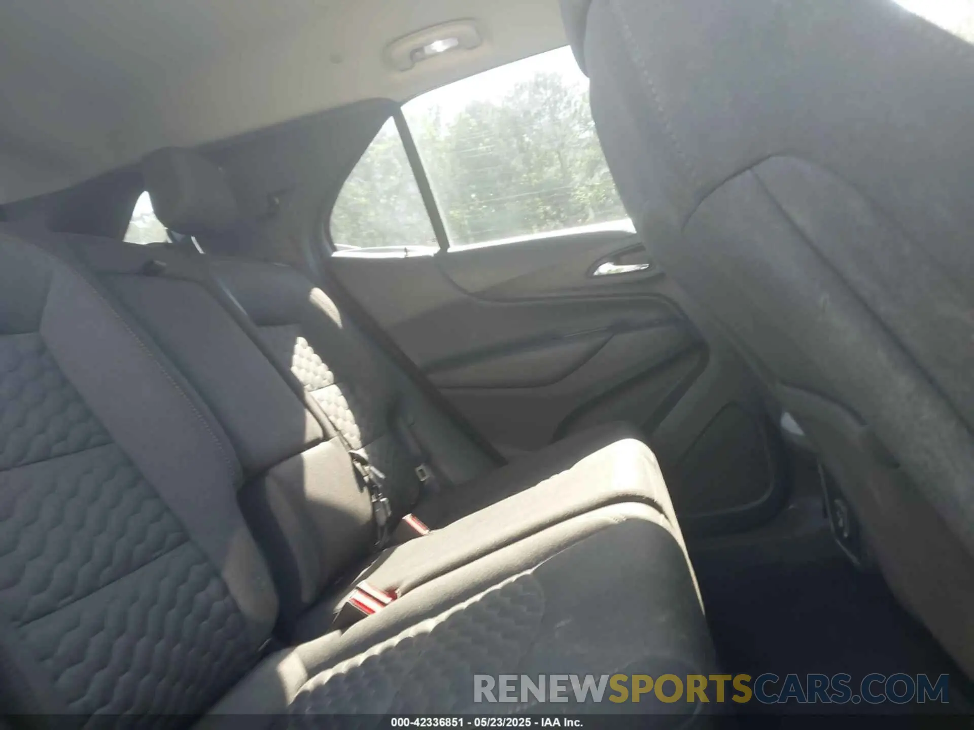 8 Photograph of a damaged car 3GNAXKEV4LL113478 CHEVROLET EQUINOX 2020