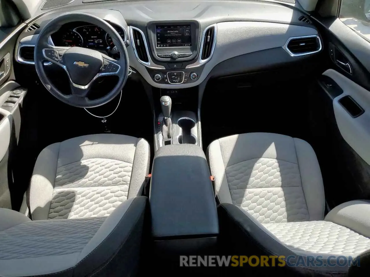 8 Photograph of a damaged car 3GNAXKEV4LL266085 CHEVROLET EQUINOX 2020