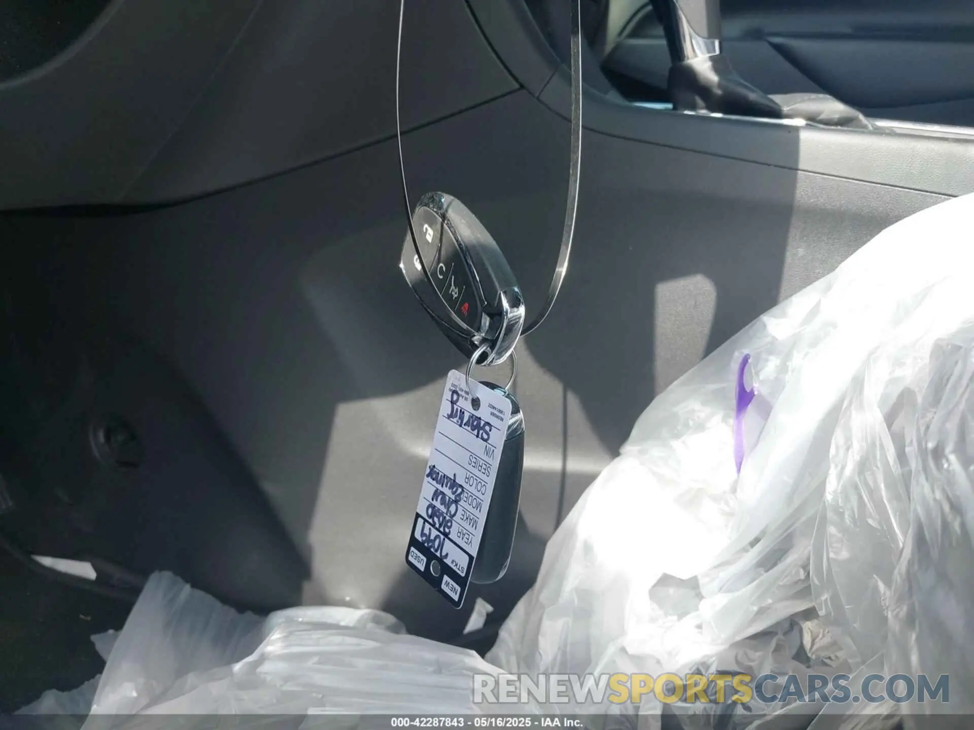 11 Photograph of a damaged car 3GNAXKEV4LL275076 CHEVROLET EQUINOX 2020