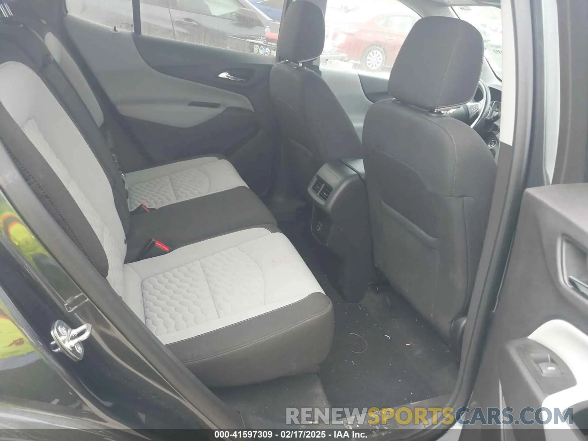 8 Photograph of a damaged car 3GNAXKEV4LS513837 CHEVROLET EQUINOX 2020