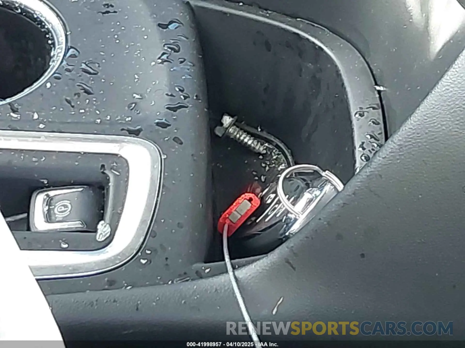 11 Photograph of a damaged car 3GNAXKEV4LS525826 CHEVROLET EQUINOX 2020