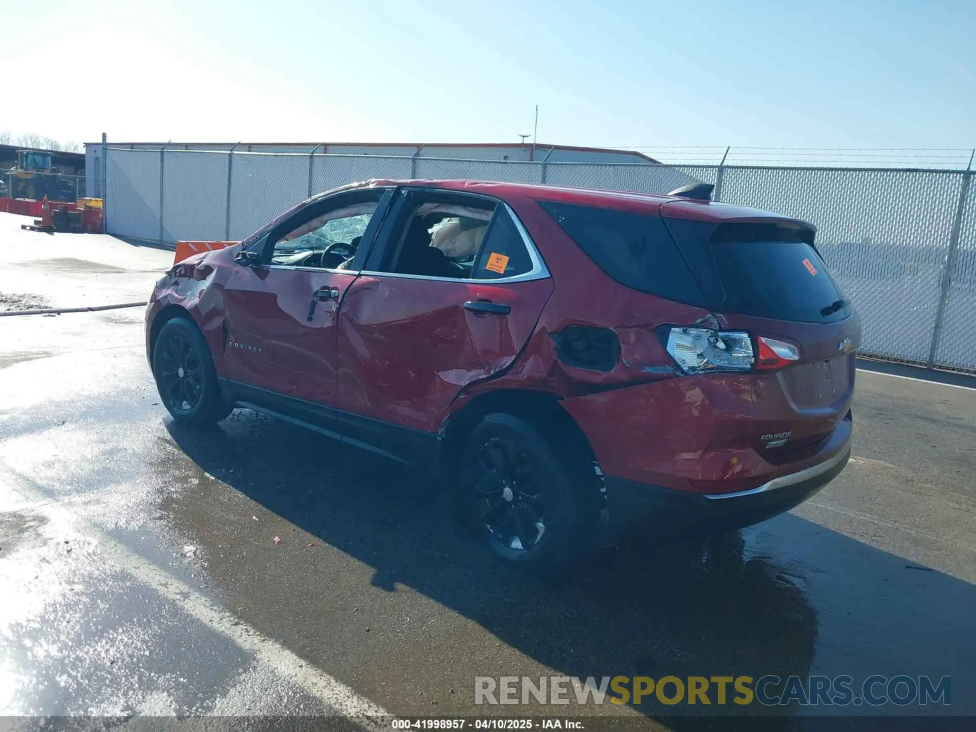 3 Photograph of a damaged car 3GNAXKEV4LS525826 CHEVROLET EQUINOX 2020