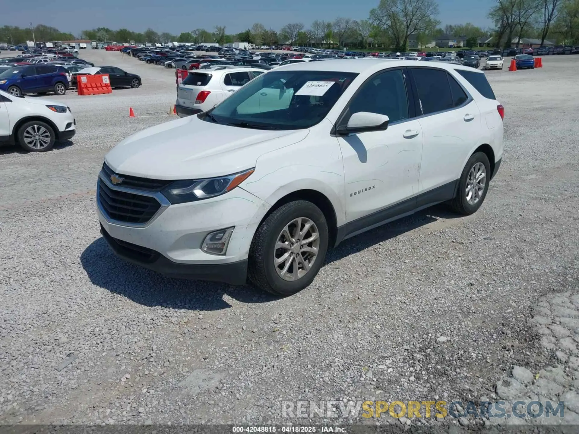2 Photograph of a damaged car 3GNAXKEV4LS526684 CHEVROLET EQUINOX 2020