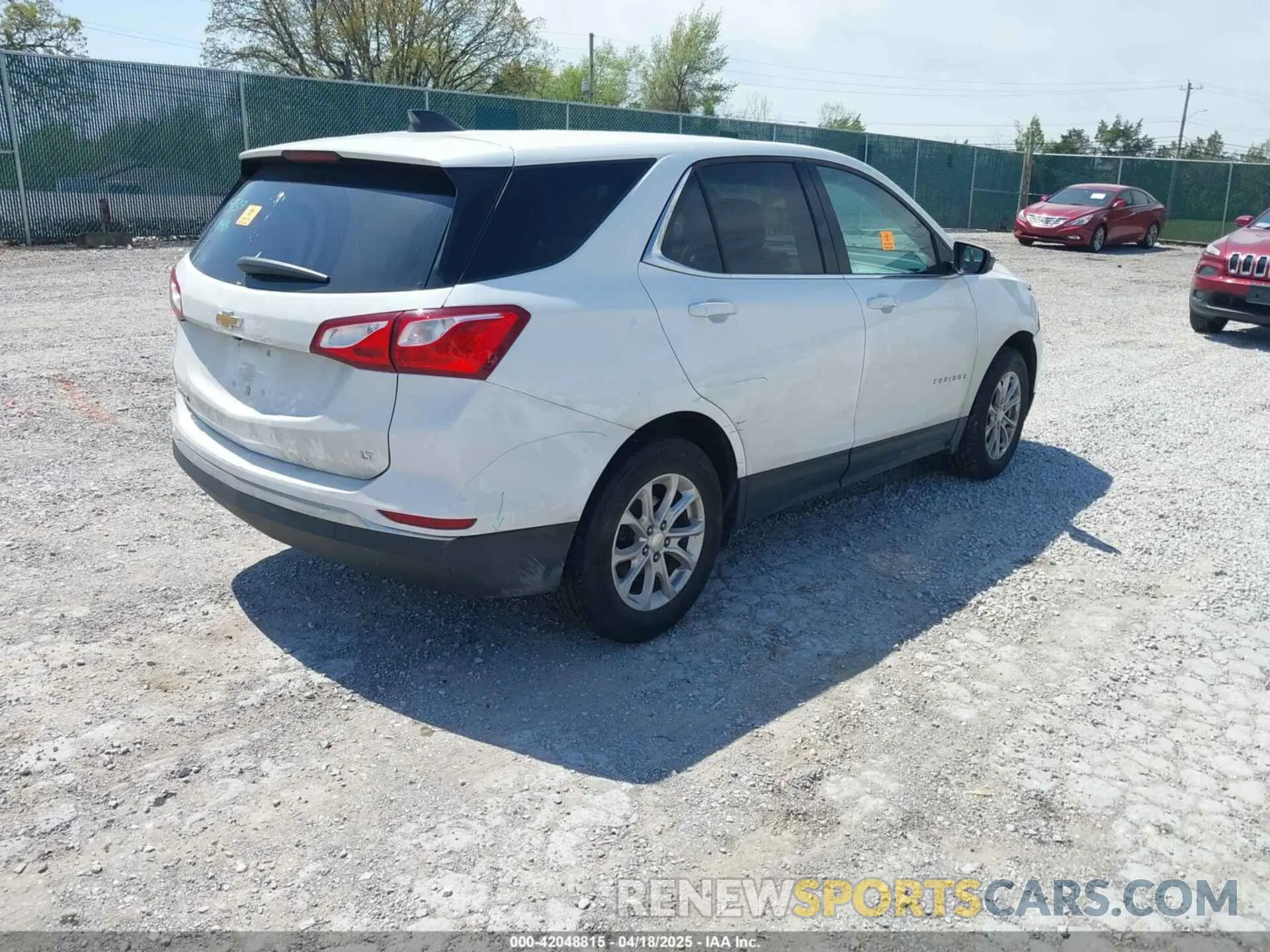 4 Photograph of a damaged car 3GNAXKEV4LS526684 CHEVROLET EQUINOX 2020