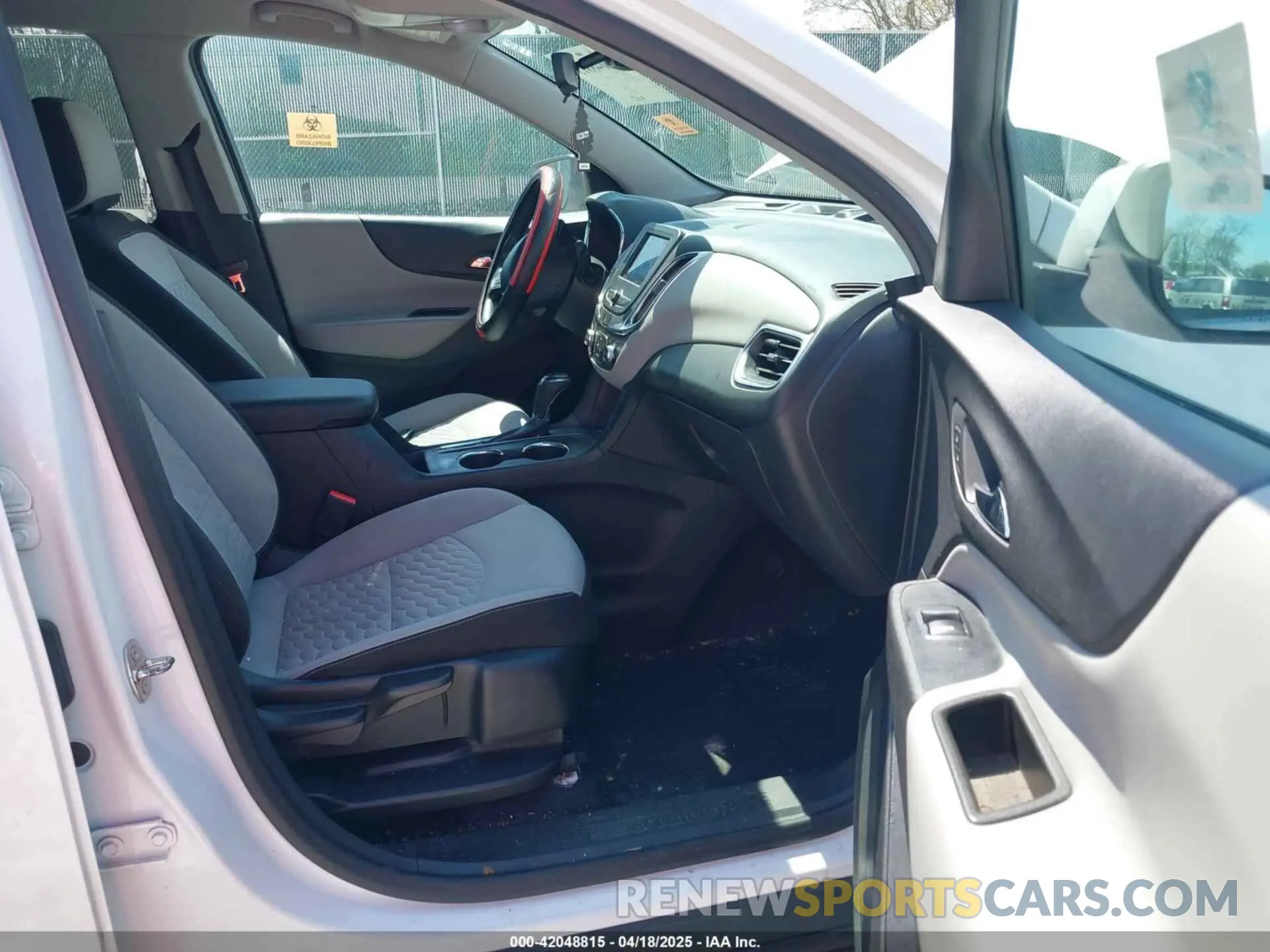 5 Photograph of a damaged car 3GNAXKEV4LS526684 CHEVROLET EQUINOX 2020