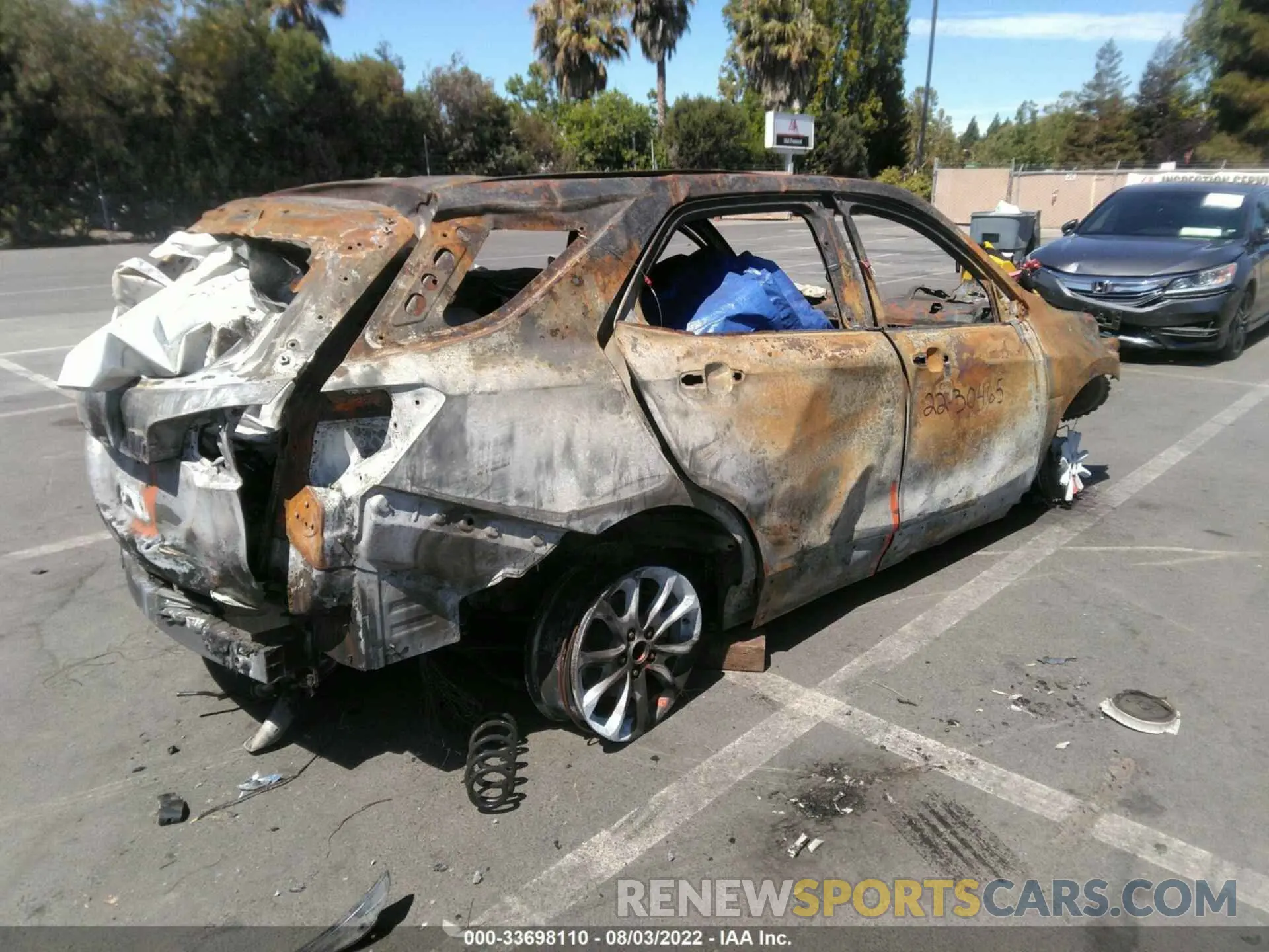 4 Photograph of a damaged car 3GNAXKEV4LS547602 CHEVROLET EQUINOX 2020