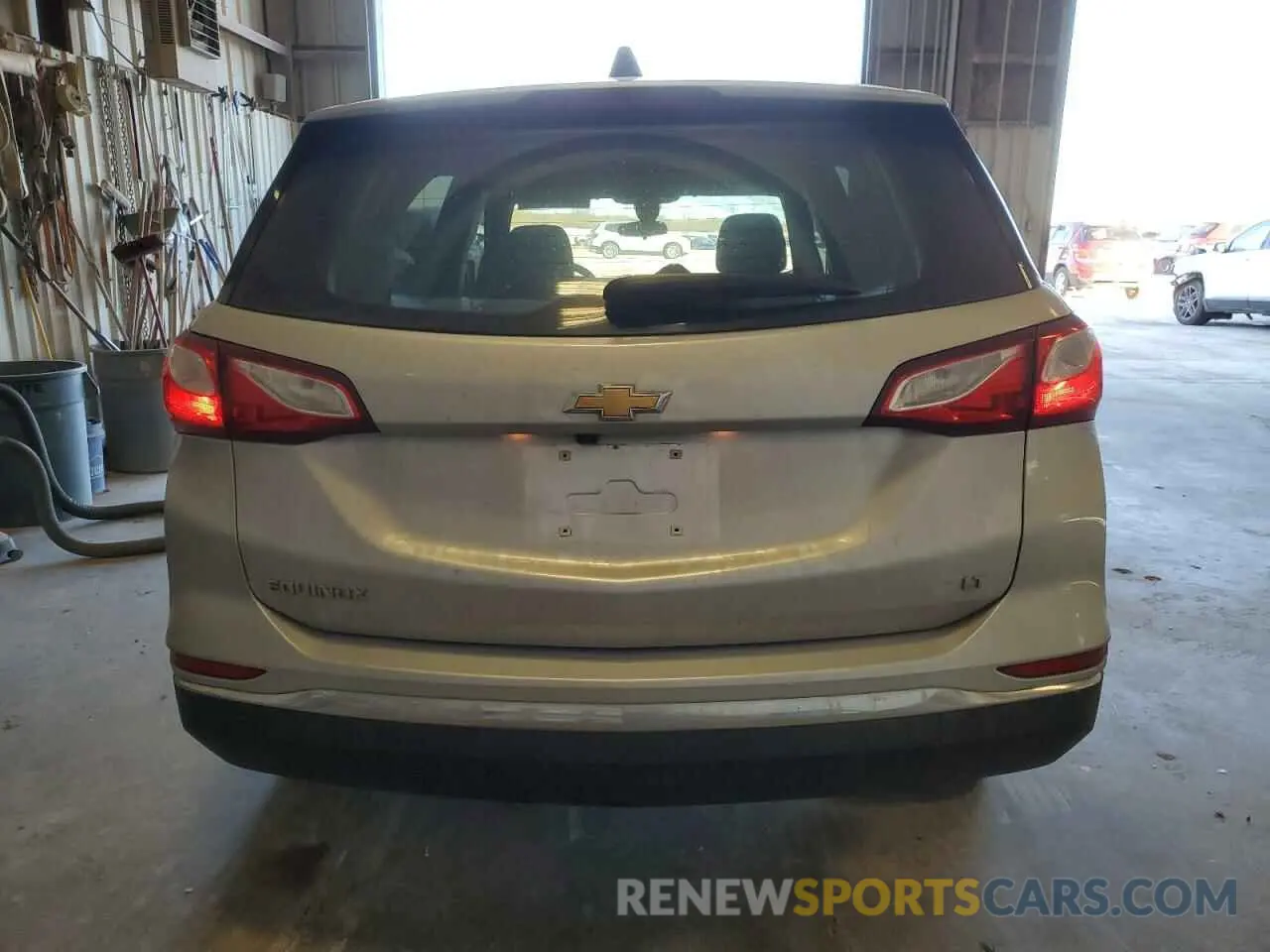 6 Photograph of a damaged car 3GNAXKEV4LS579580 CHEVROLET EQUINOX 2020