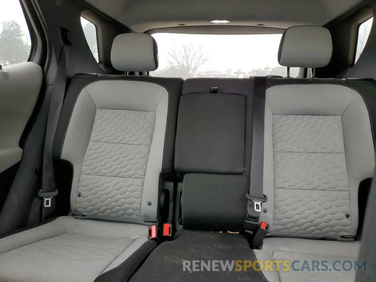 10 Photograph of a damaged car 3GNAXKEV4LS664838 CHEVROLET EQUINOX 2020
