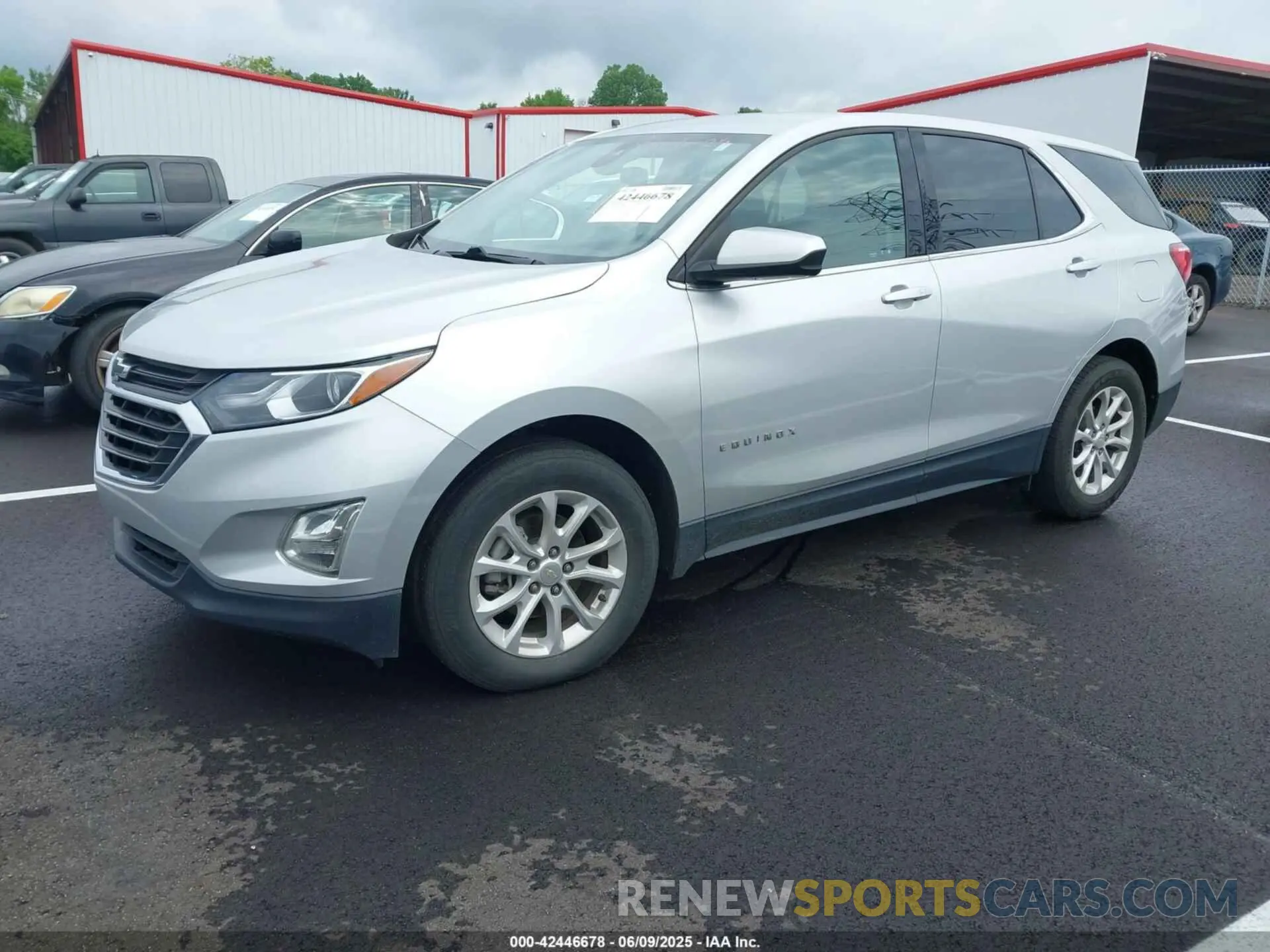 2 Photograph of a damaged car 3GNAXKEV4LS672096 CHEVROLET EQUINOX 2020