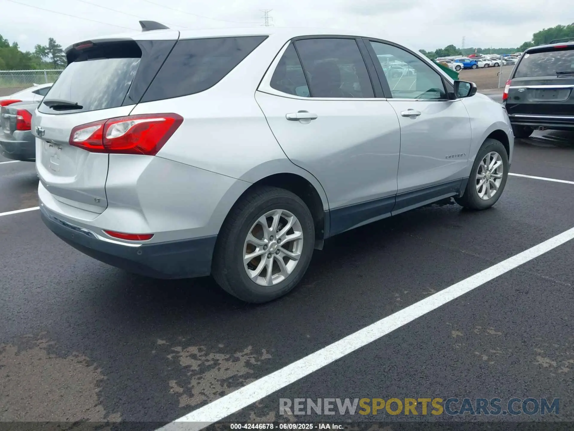 4 Photograph of a damaged car 3GNAXKEV4LS672096 CHEVROLET EQUINOX 2020