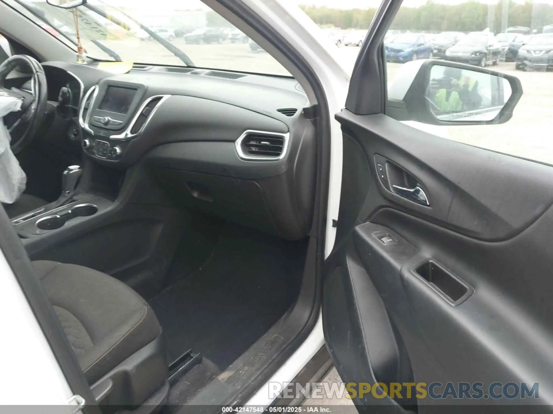 5 Photograph of a damaged car 3GNAXKEV4LS692641 CHEVROLET EQUINOX 2020