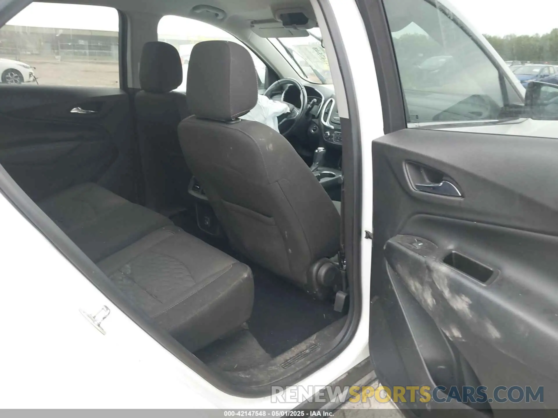 8 Photograph of a damaged car 3GNAXKEV4LS692641 CHEVROLET EQUINOX 2020