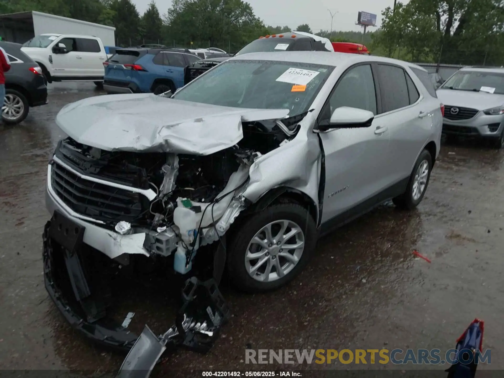 2 Photograph of a damaged car 3GNAXKEV4LS717487 CHEVROLET EQUINOX 2020