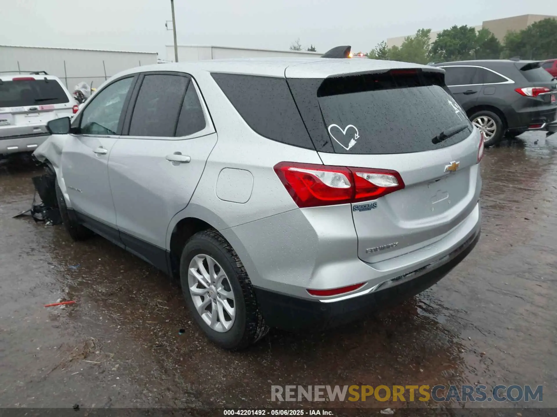 3 Photograph of a damaged car 3GNAXKEV4LS717487 CHEVROLET EQUINOX 2020