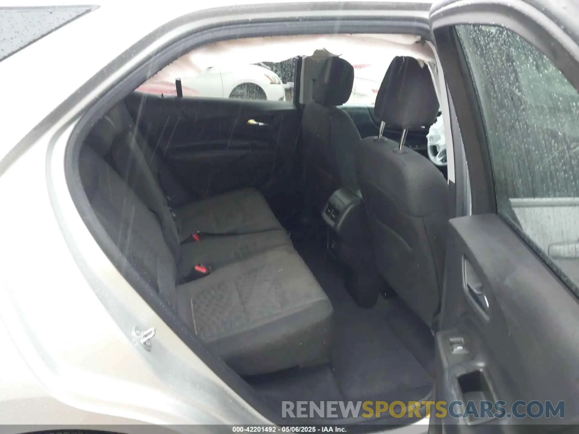8 Photograph of a damaged car 3GNAXKEV4LS717487 CHEVROLET EQUINOX 2020