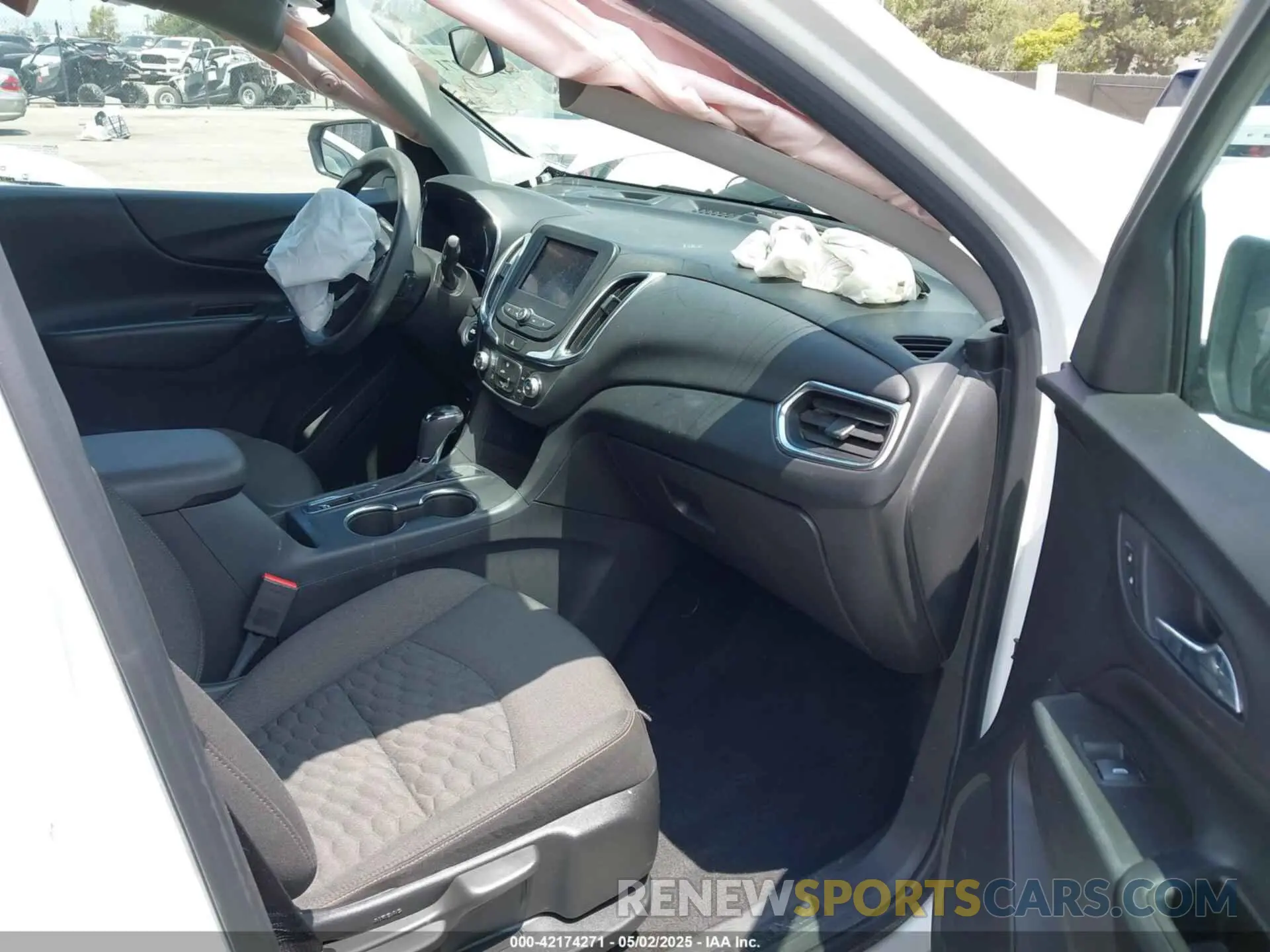 5 Photograph of a damaged car 3GNAXKEV4LS734922 CHEVROLET EQUINOX 2020