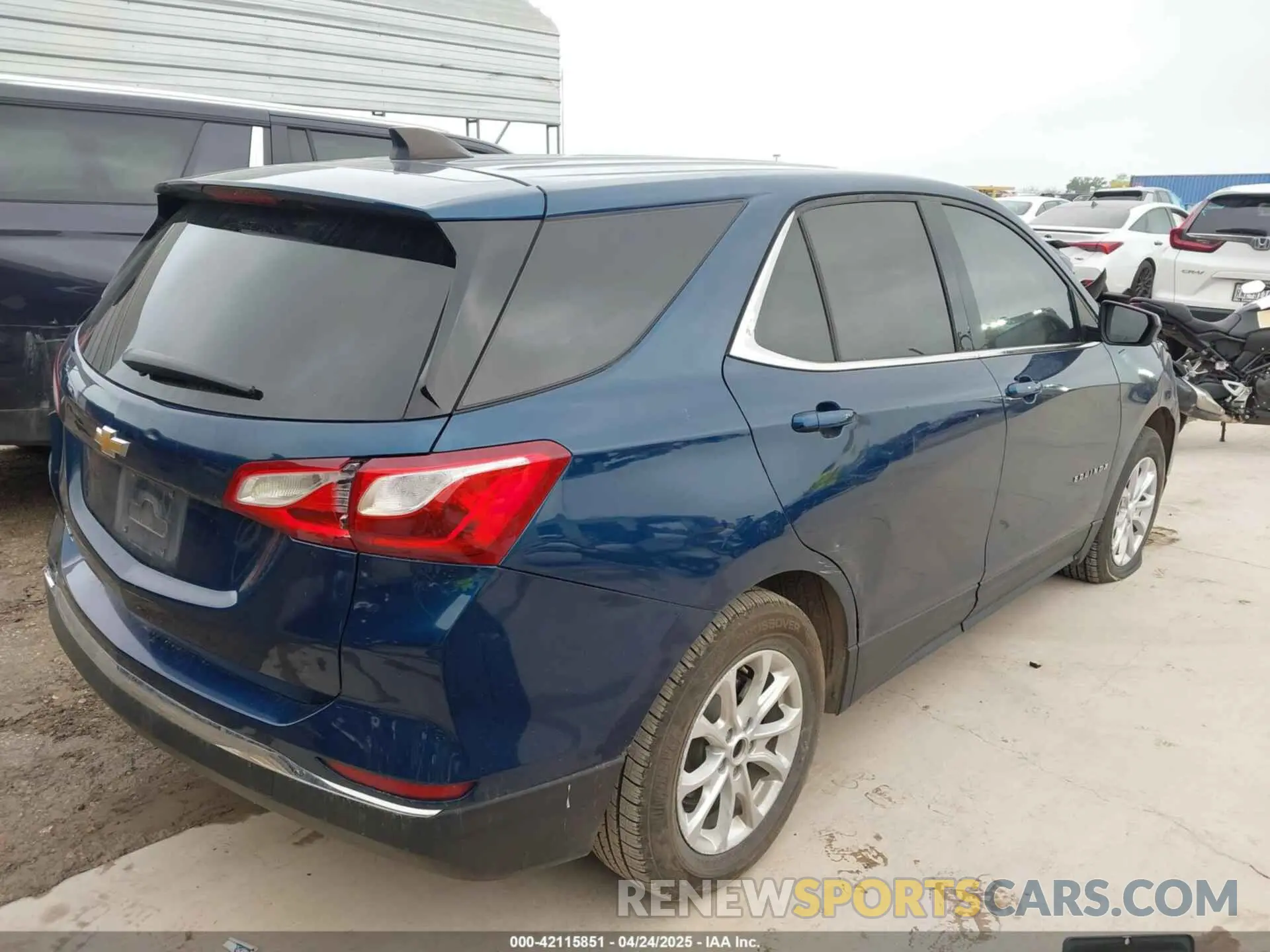 4 Photograph of a damaged car 3GNAXKEV5LL211323 CHEVROLET EQUINOX 2020