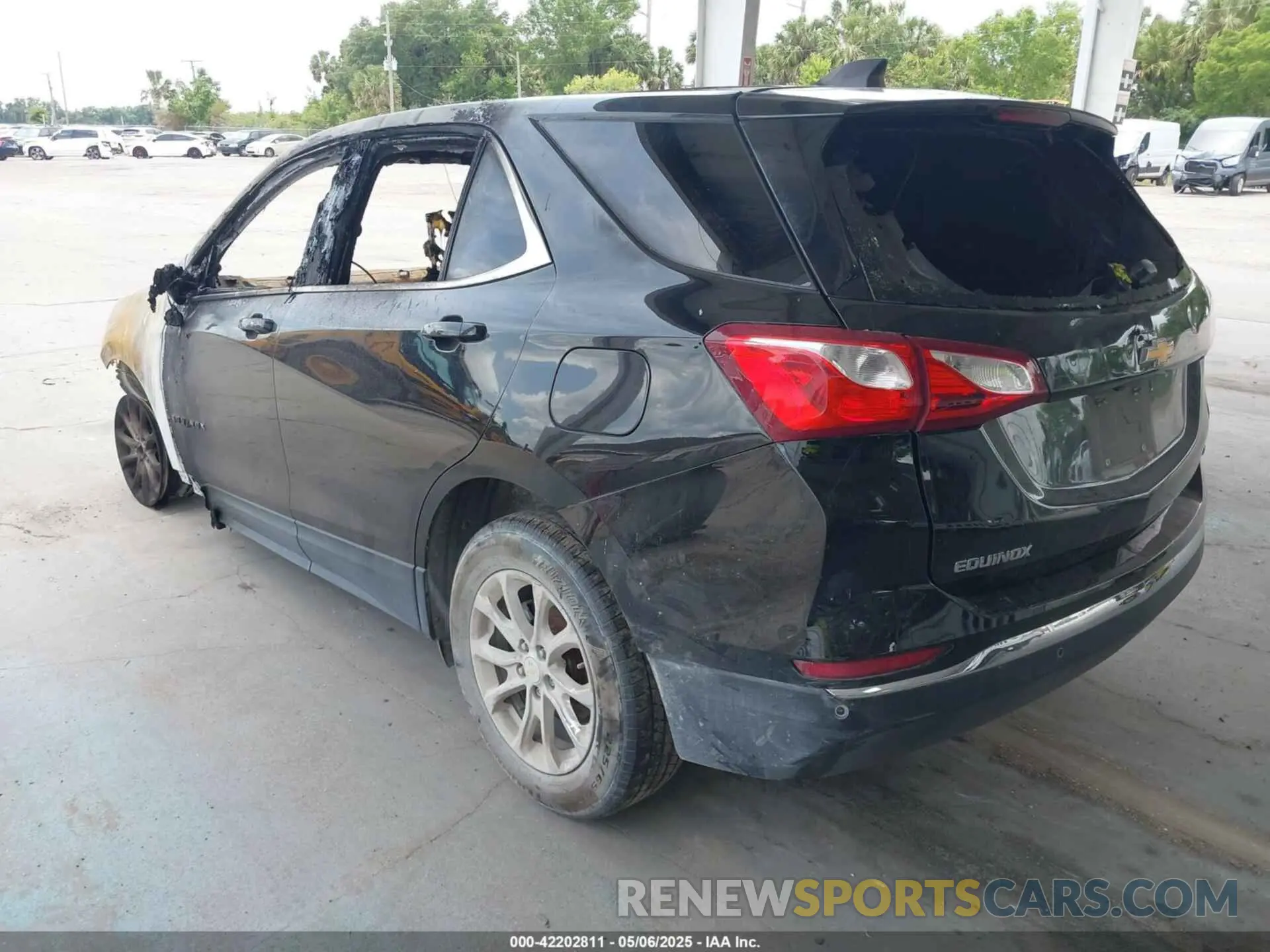 3 Photograph of a damaged car 3GNAXKEV5LL345281 CHEVROLET EQUINOX 2020