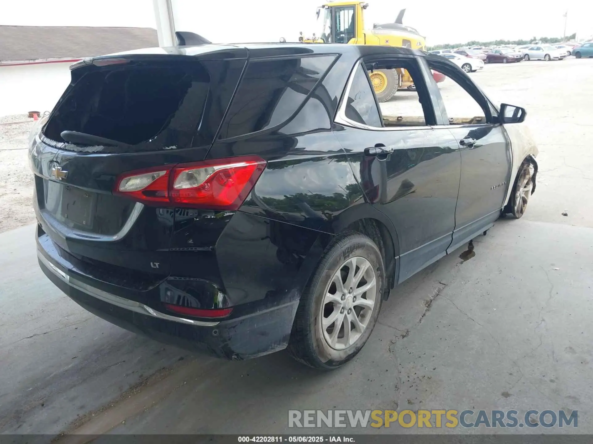 4 Photograph of a damaged car 3GNAXKEV5LL345281 CHEVROLET EQUINOX 2020