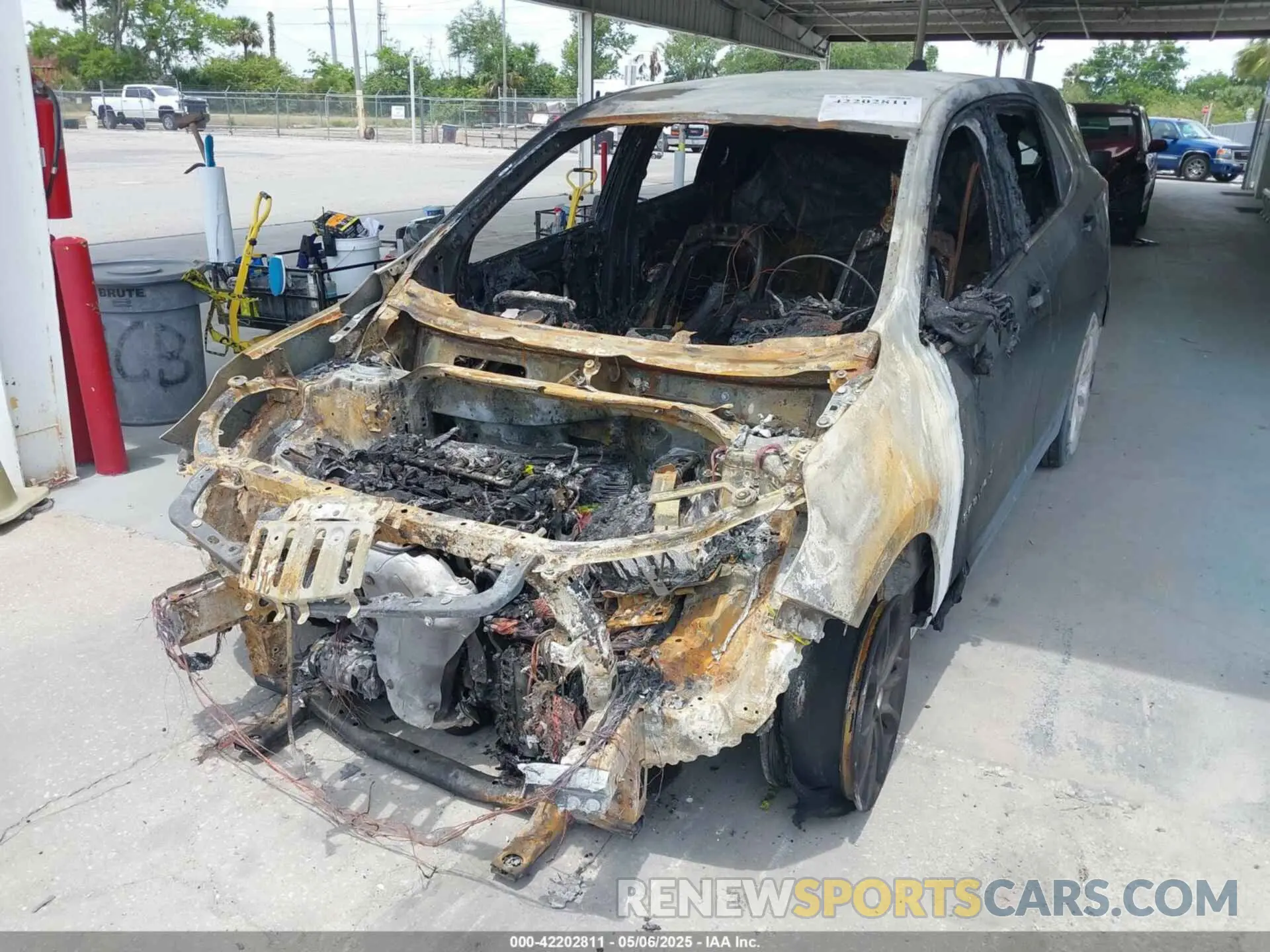 6 Photograph of a damaged car 3GNAXKEV5LL345281 CHEVROLET EQUINOX 2020