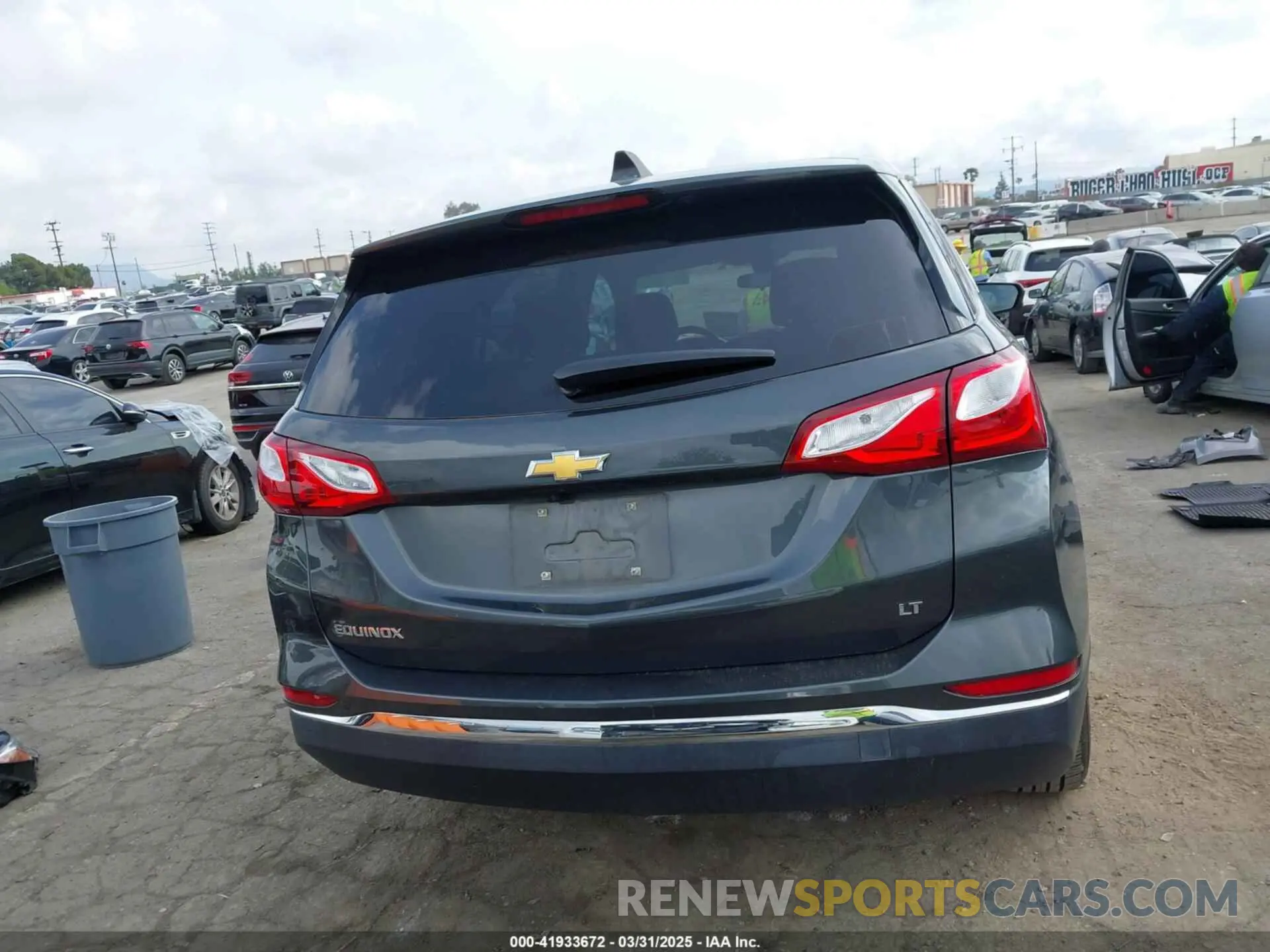 17 Photograph of a damaged car 3GNAXKEV5LS515063 CHEVROLET EQUINOX 2020
