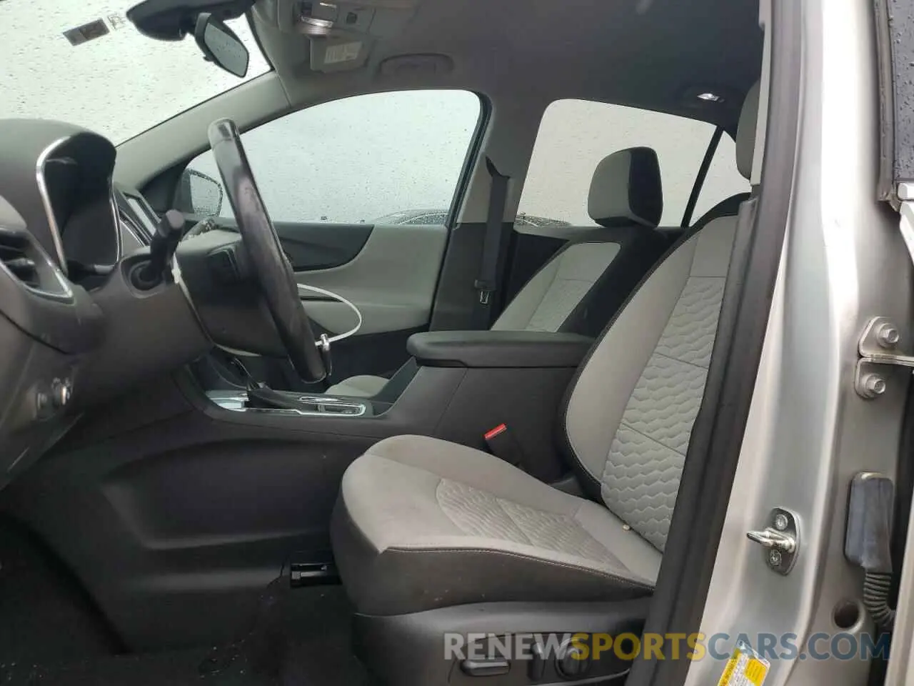7 Photograph of a damaged car 3GNAXKEV5LS653458 CHEVROLET EQUINOX 2020