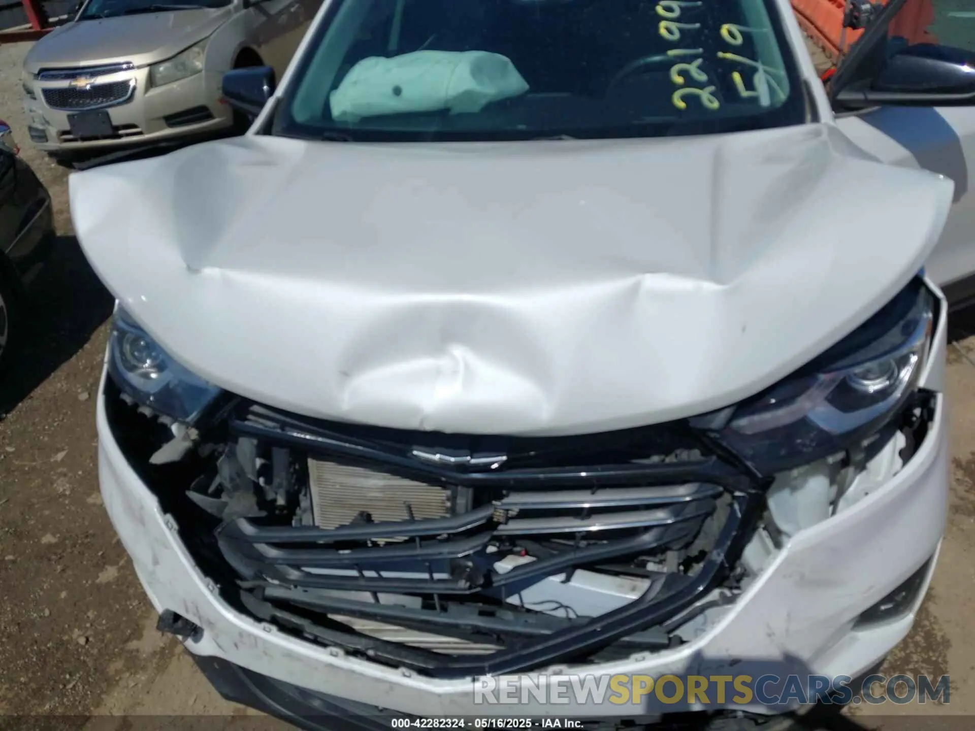 10 Photograph of a damaged car 3GNAXKEV5LS736582 CHEVROLET EQUINOX 2020