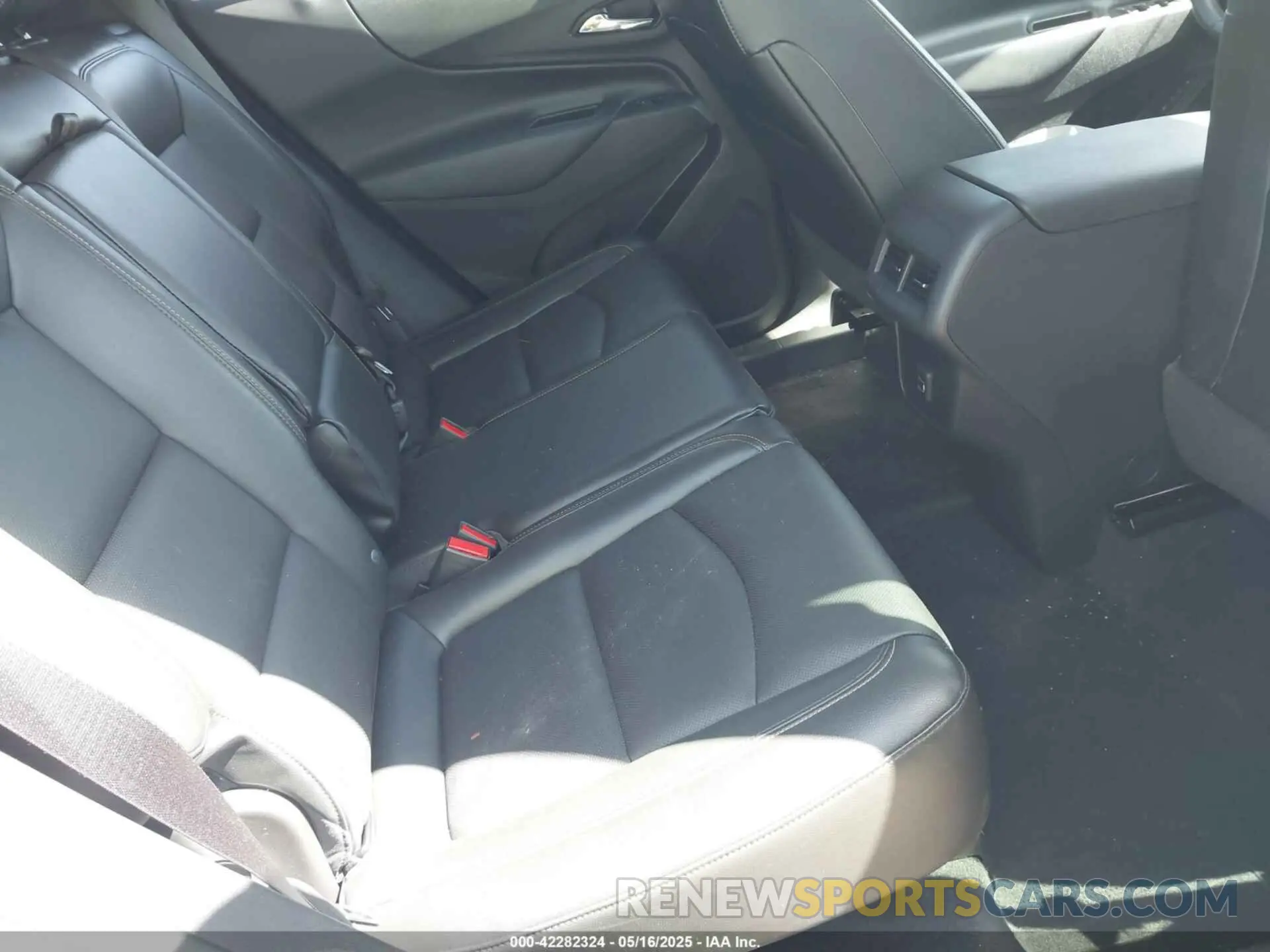 8 Photograph of a damaged car 3GNAXKEV5LS736582 CHEVROLET EQUINOX 2020