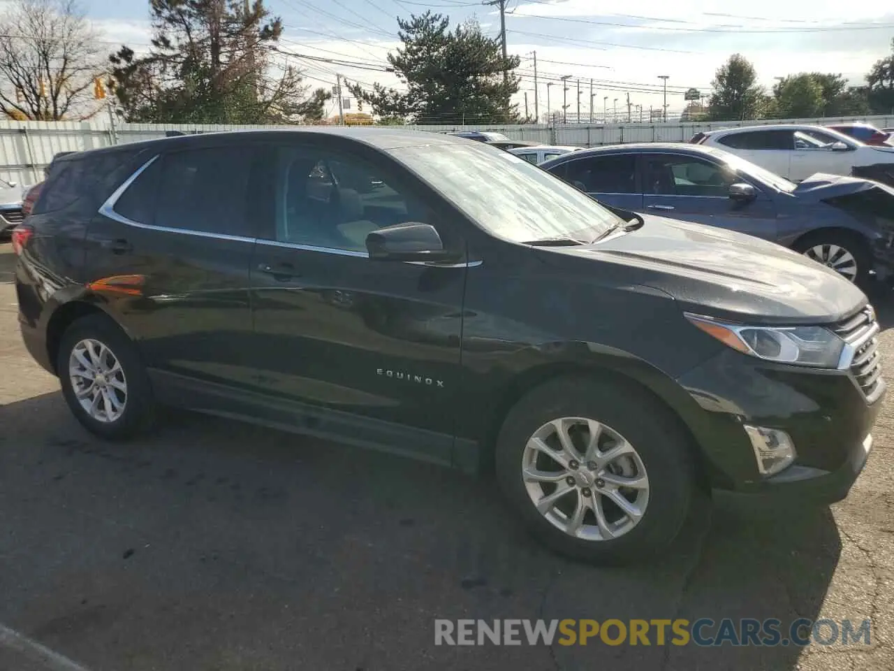 4 Photograph of a damaged car 3GNAXKEV6LL320793 CHEVROLET EQUINOX 2020
