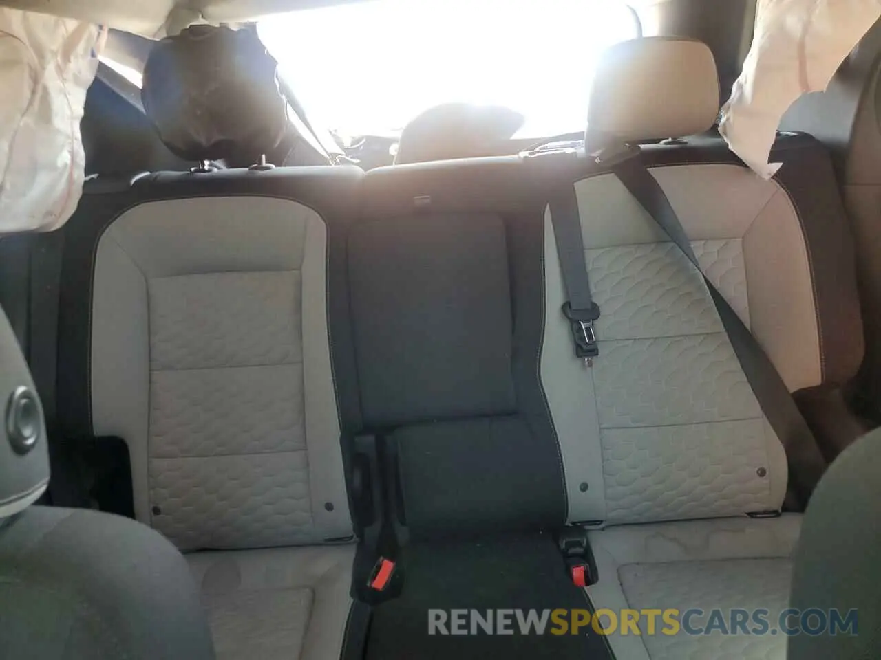 10 Photograph of a damaged car 3GNAXKEV6LL325167 CHEVROLET EQUINOX 2020
