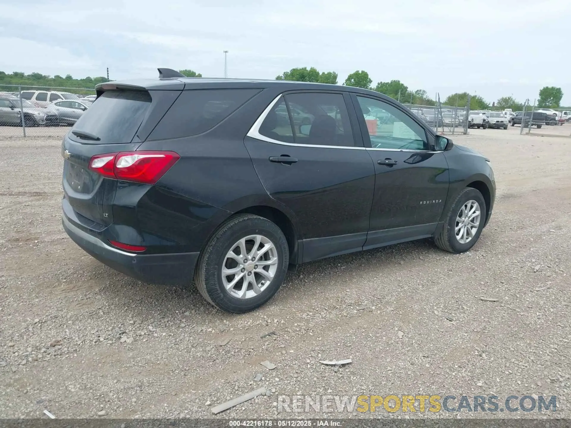 4 Photograph of a damaged car 3GNAXKEV6LL328571 CHEVROLET EQUINOX 2020