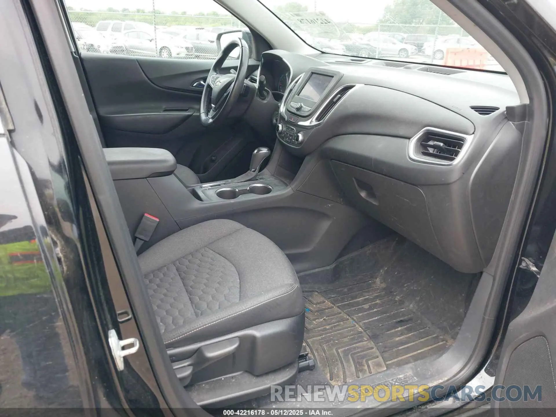 5 Photograph of a damaged car 3GNAXKEV6LL328571 CHEVROLET EQUINOX 2020