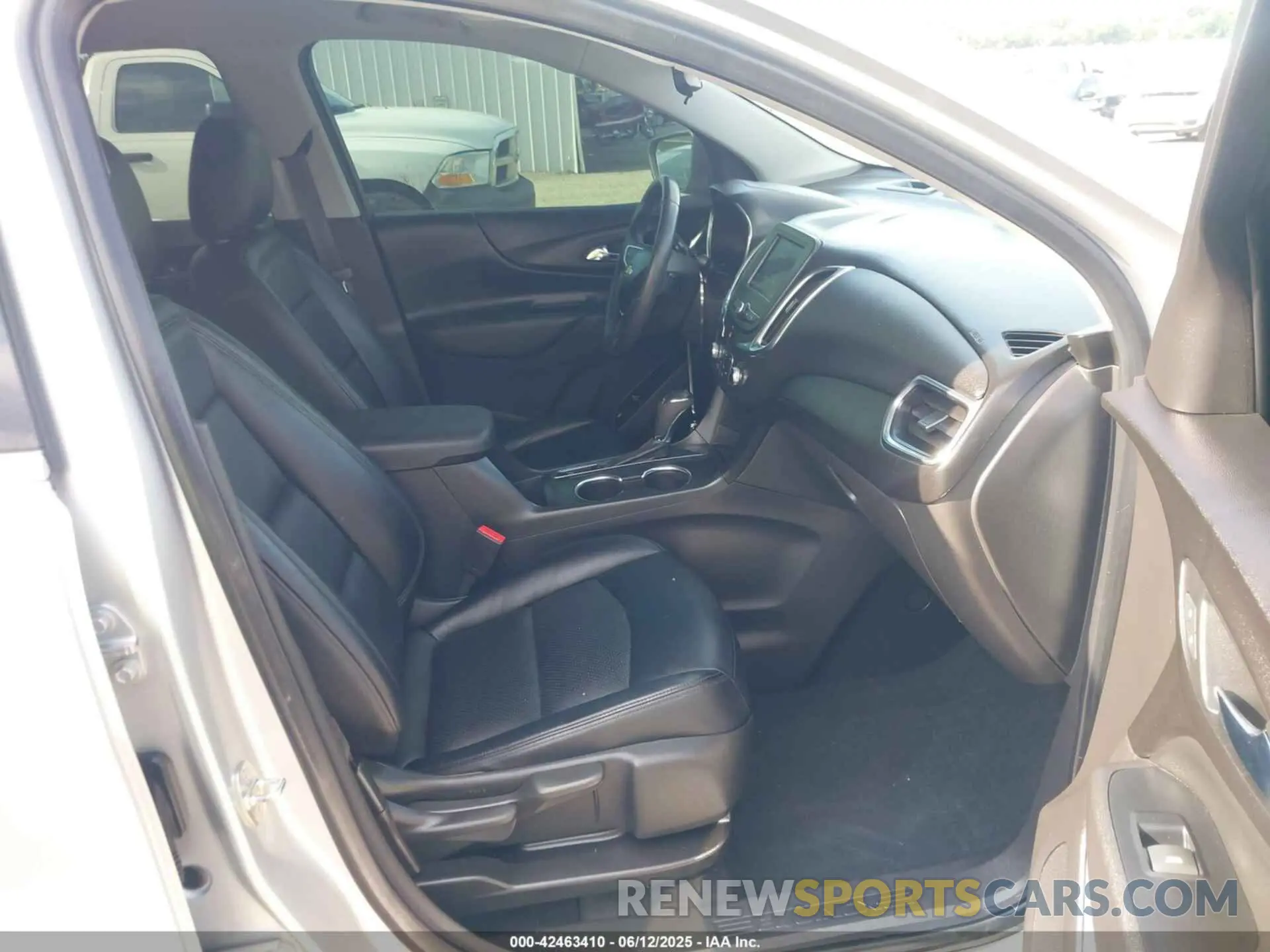 5 Photograph of a damaged car 3GNAXKEV6LS503049 CHEVROLET EQUINOX 2020