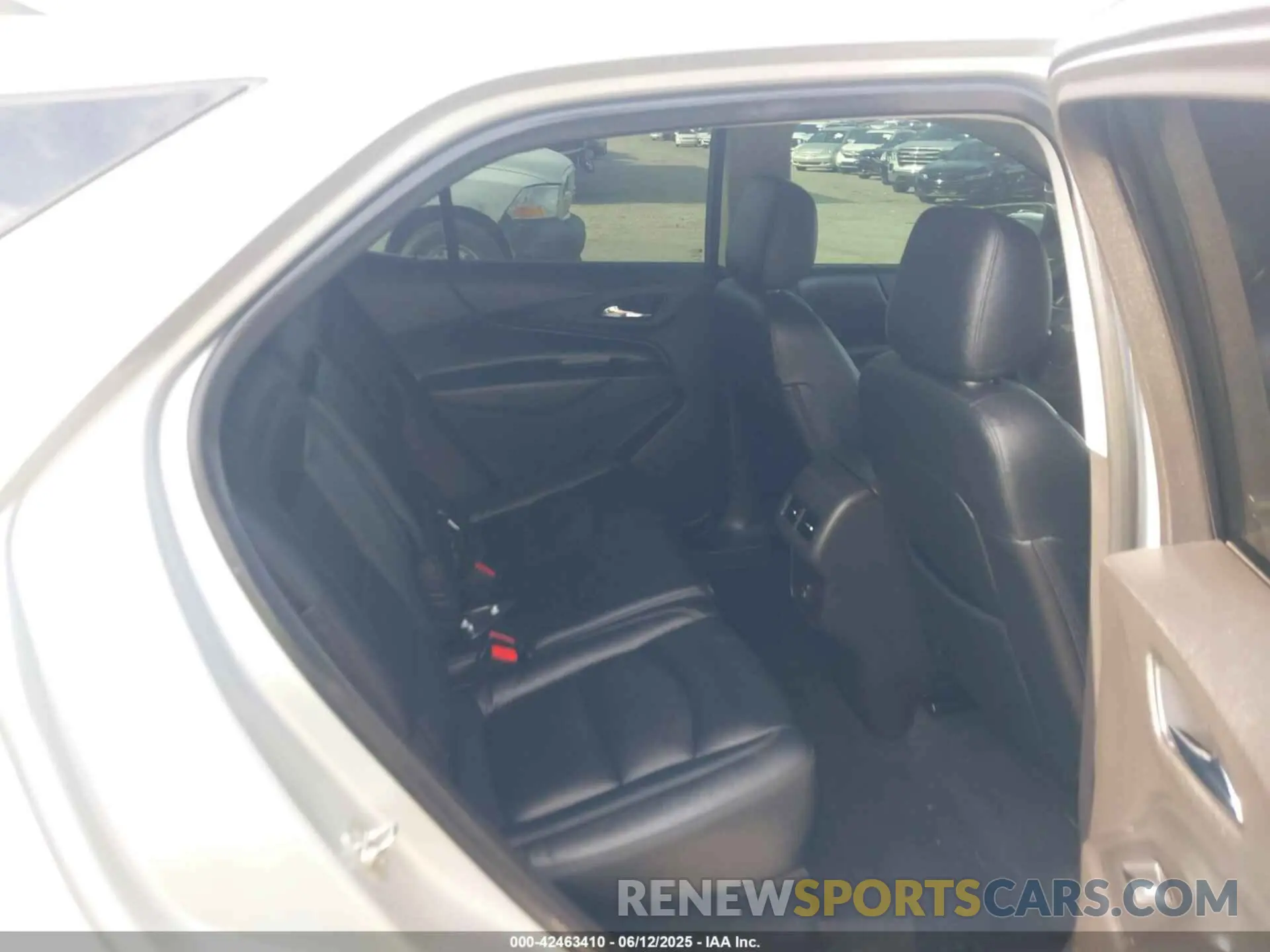 8 Photograph of a damaged car 3GNAXKEV6LS503049 CHEVROLET EQUINOX 2020
