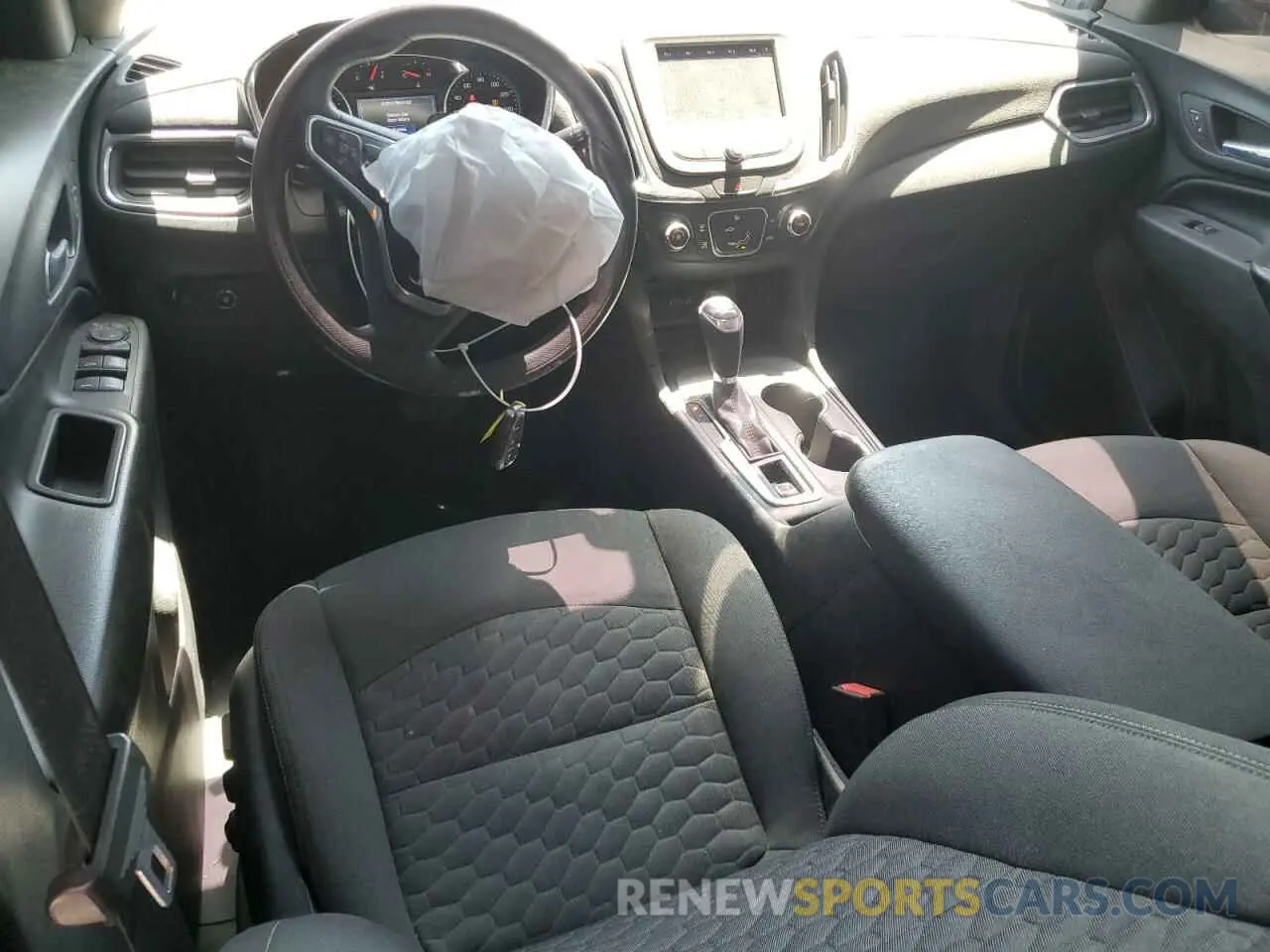 8 Photograph of a damaged car 3GNAXKEV6LS520515 CHEVROLET EQUINOX 2020