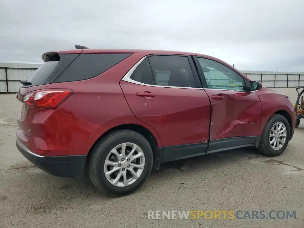 3 Photograph of a damaged car 3GNAXKEV6LS578673 CHEVROLET EQUINOX 2020