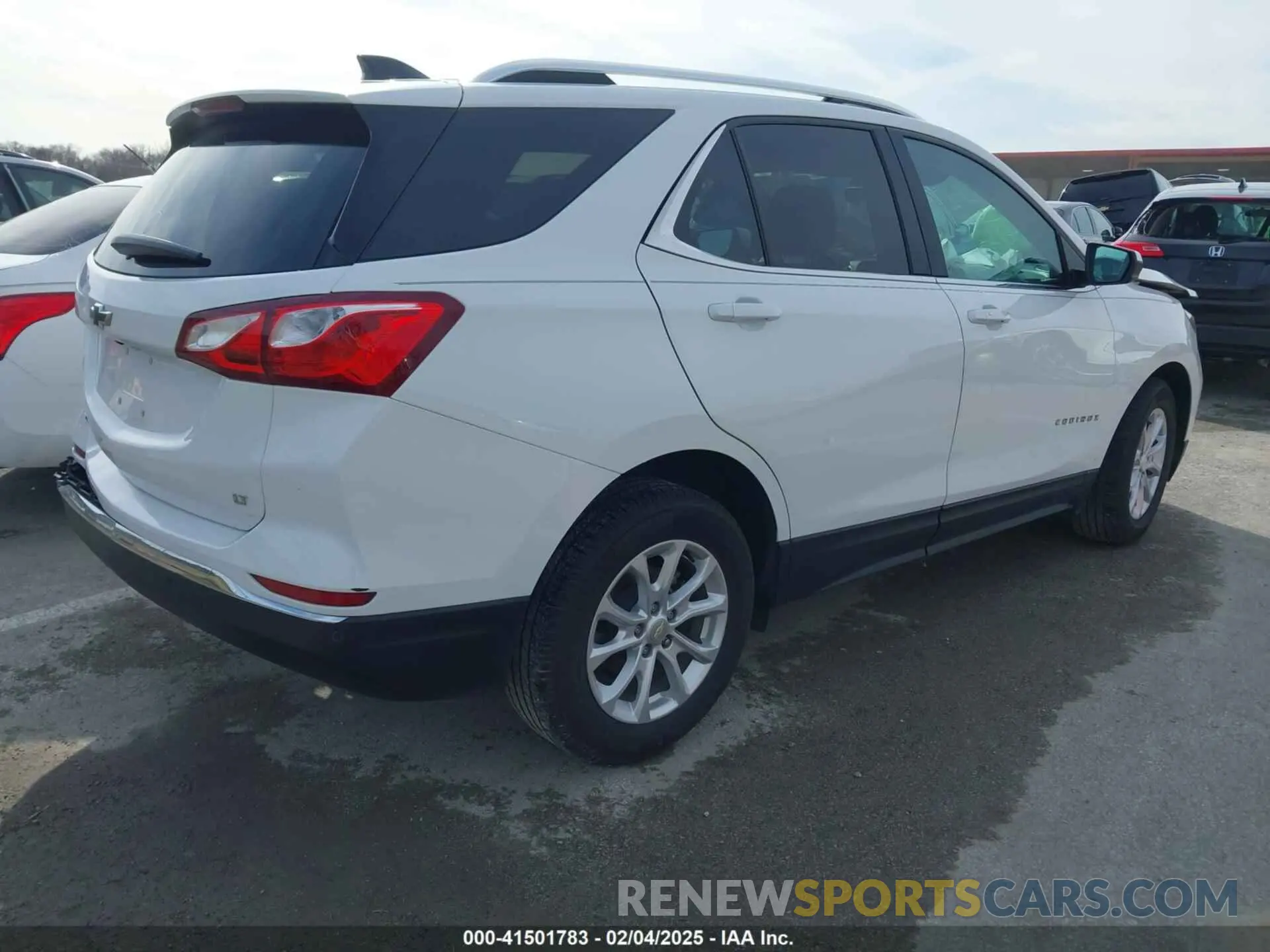 4 Photograph of a damaged car 3GNAXKEV6LS592671 CHEVROLET EQUINOX 2020