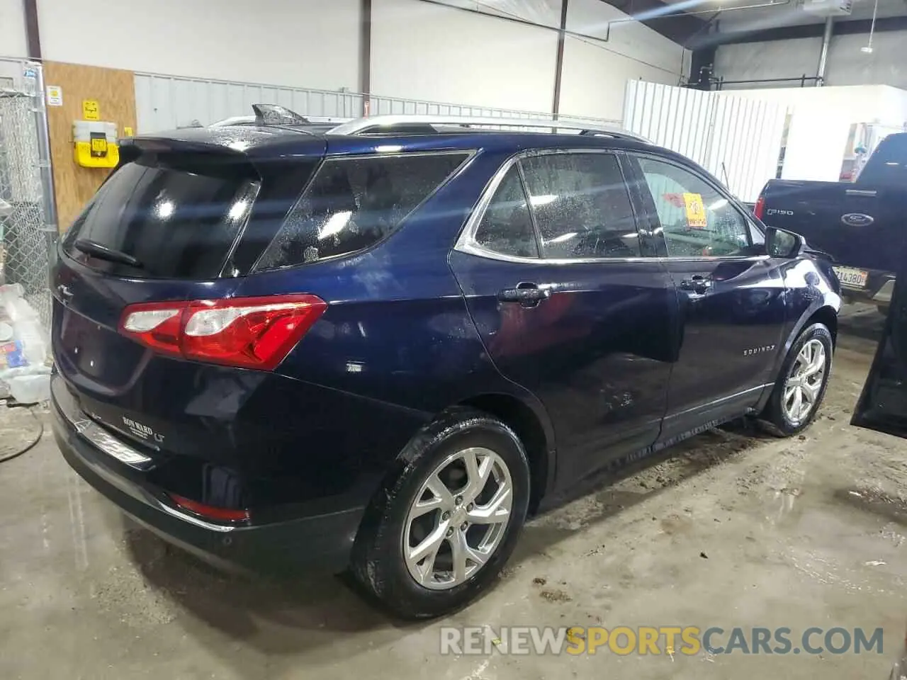 3 Photograph of a damaged car 3GNAXKEV6LS674724 CHEVROLET EQUINOX 2020