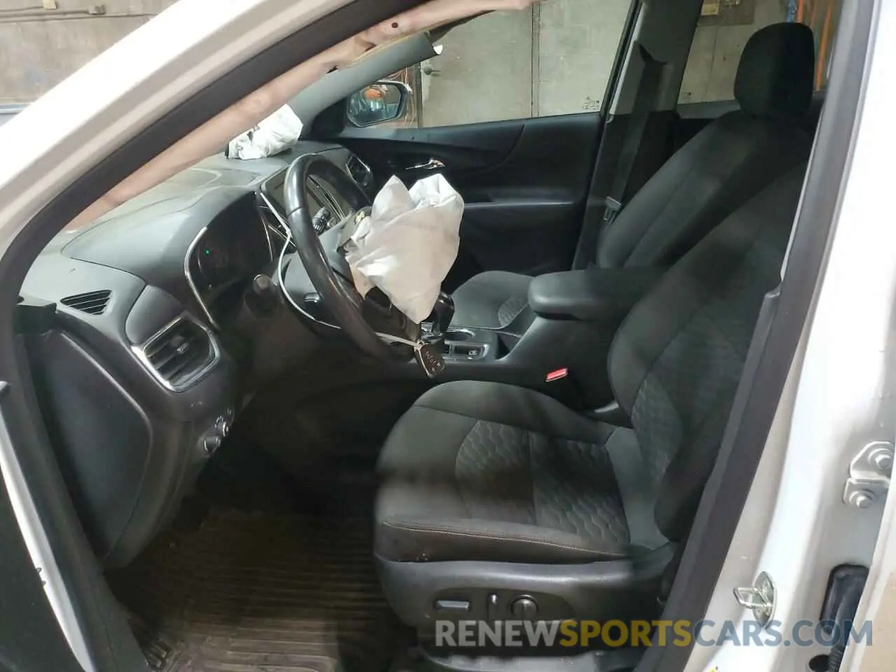 7 Photograph of a damaged car 3GNAXKEV6LS701520 CHEVROLET EQUINOX 2020