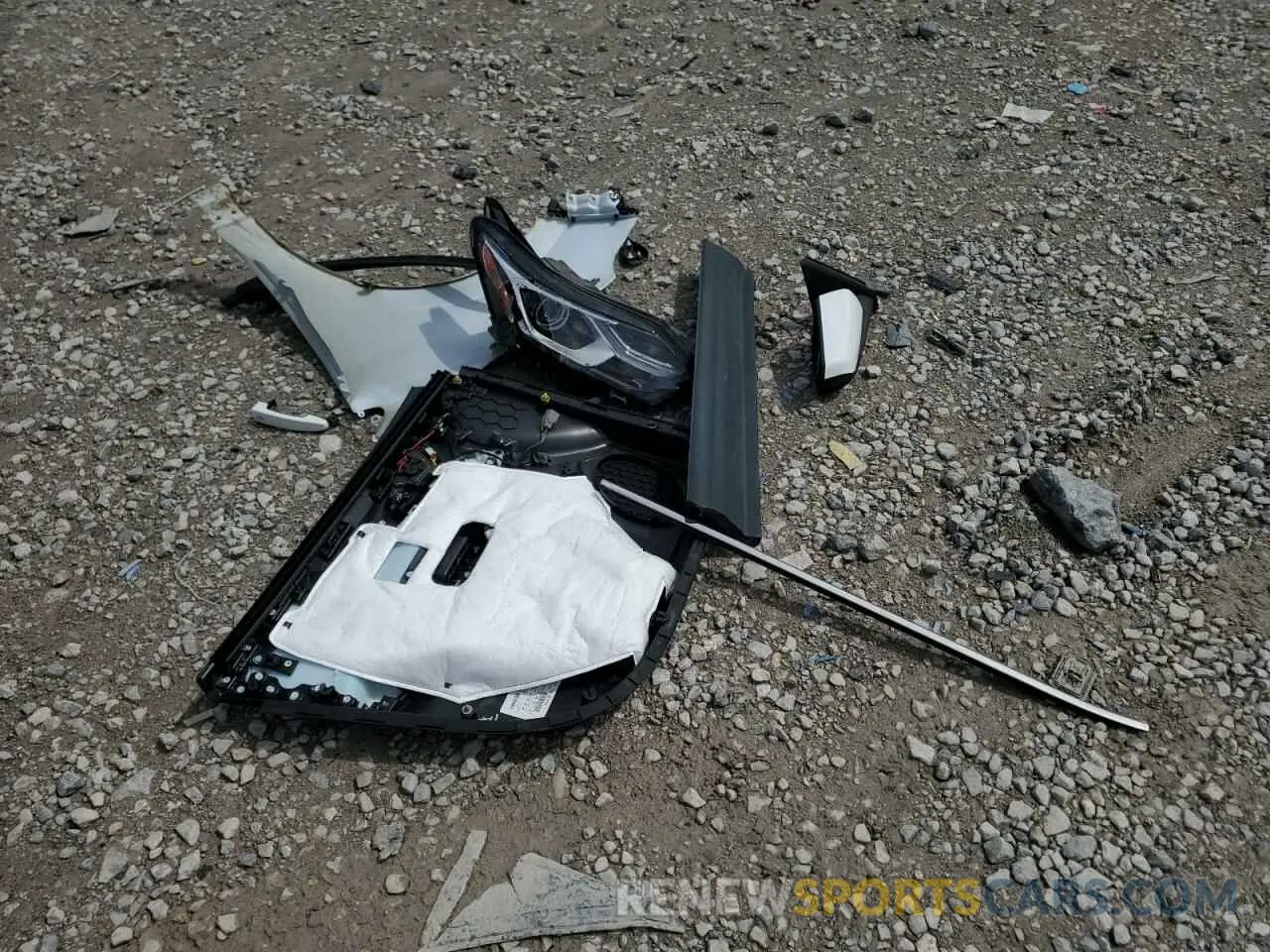 13 Photograph of a damaged car 3GNAXKEV6LS732329 CHEVROLET EQUINOX 2020